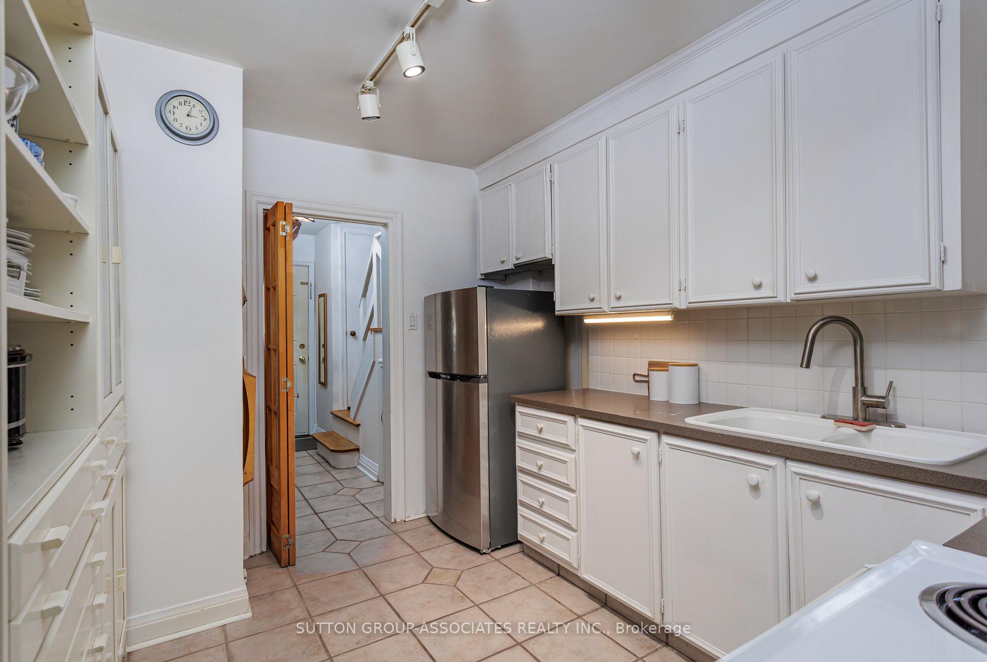 Photo 32 of 8 Monkton Avenue, Etobicoke, Stonegate-Queensway — HOMEH