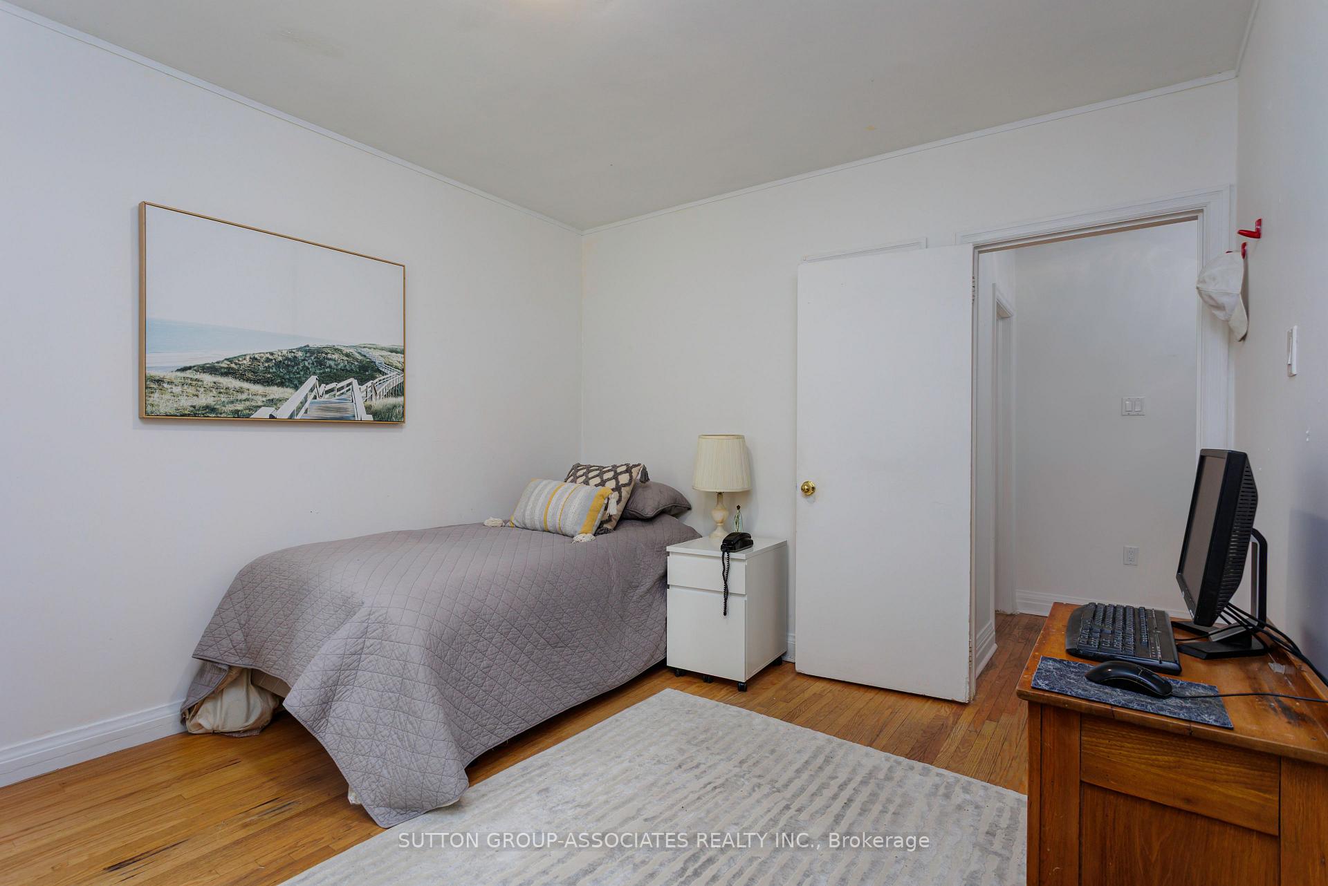 Photo 31 of 8 Monkton Avenue, Etobicoke, Stonegate-Queensway — HOMEH