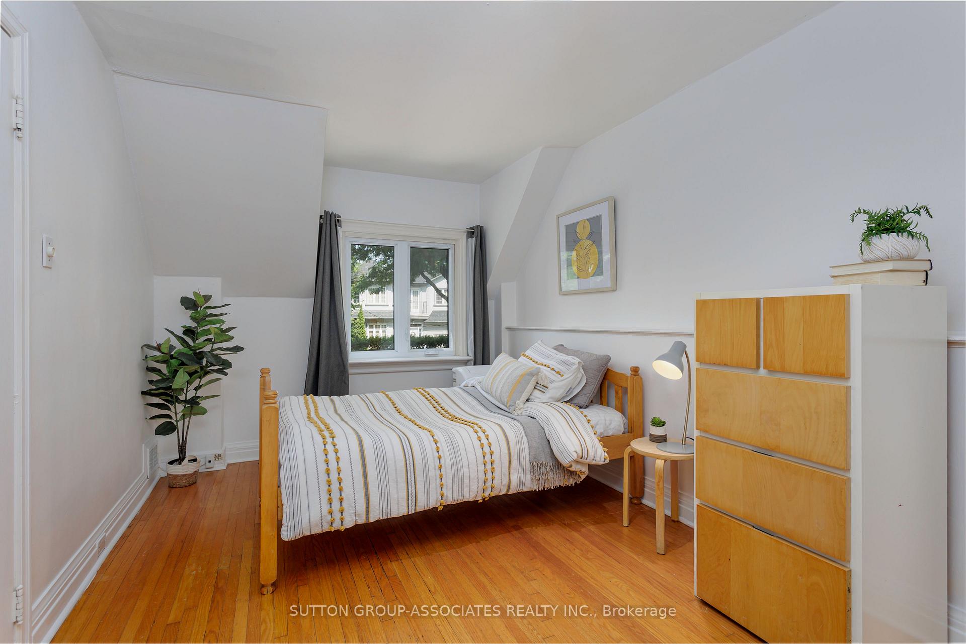 Photo 17 of 8 Monkton Avenue, Etobicoke, Stonegate-Queensway — HOMEH