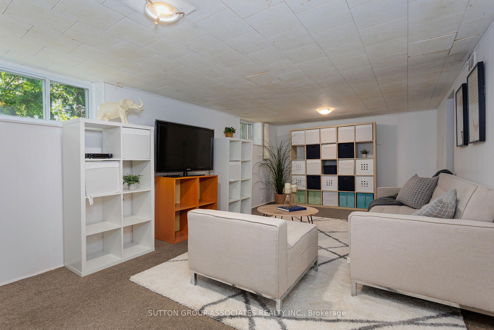 Photo 16 of 8 Monkton Avenue, Etobicoke, Stonegate-Queensway — HOMEH