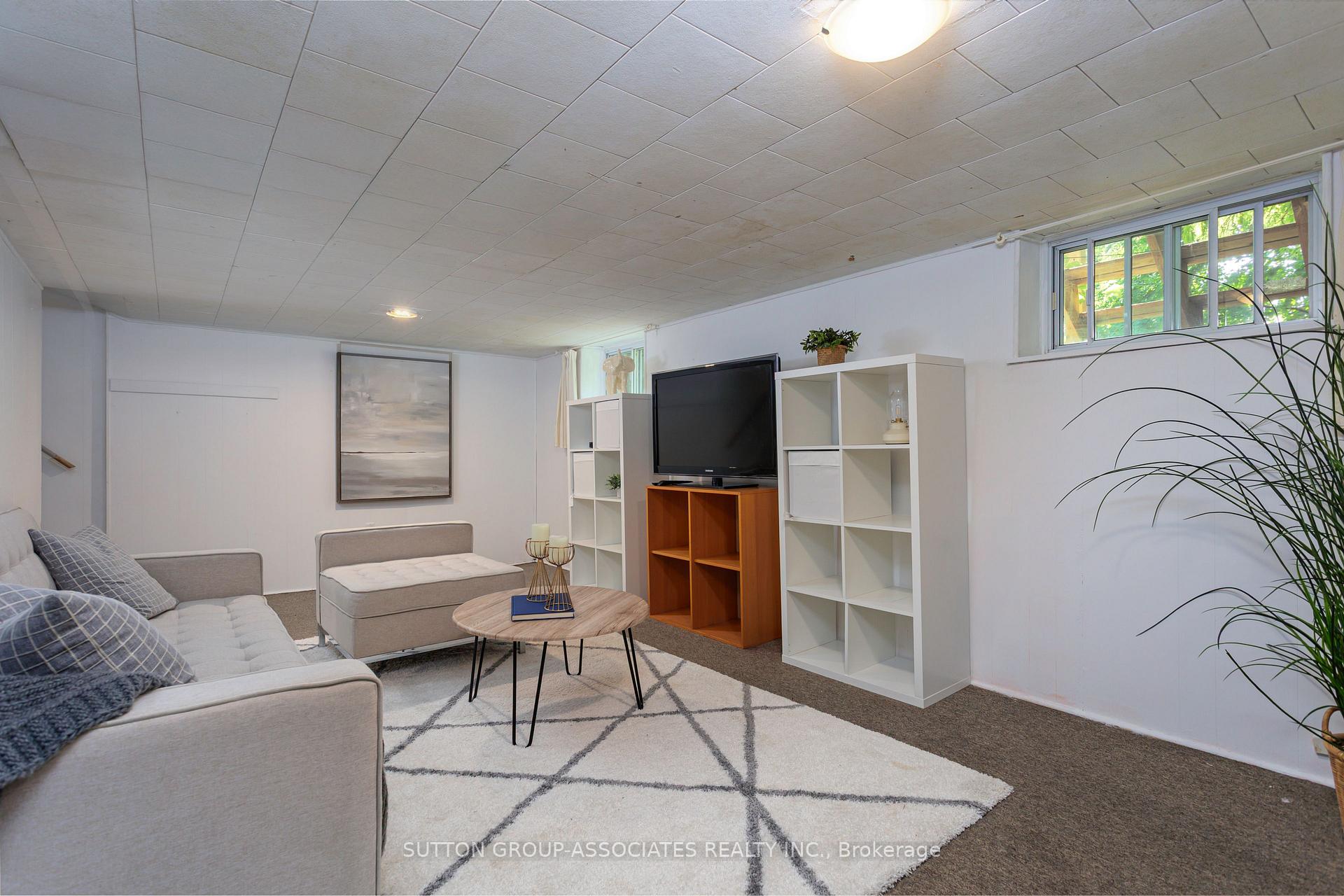 Photo 25 of 8 Monkton Avenue, Etobicoke, Stonegate-Queensway — HOMEH