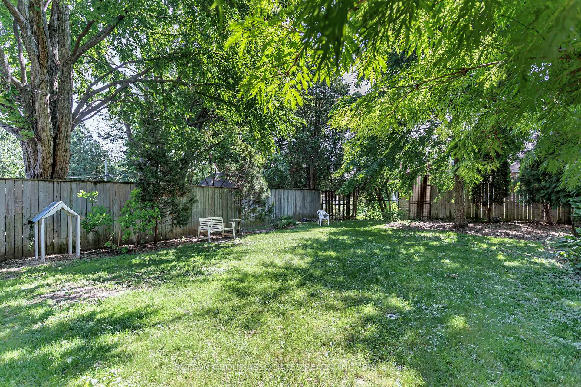 Photo 26 of 8 Monkton Avenue, Etobicoke, Stonegate-Queensway — HOMEH