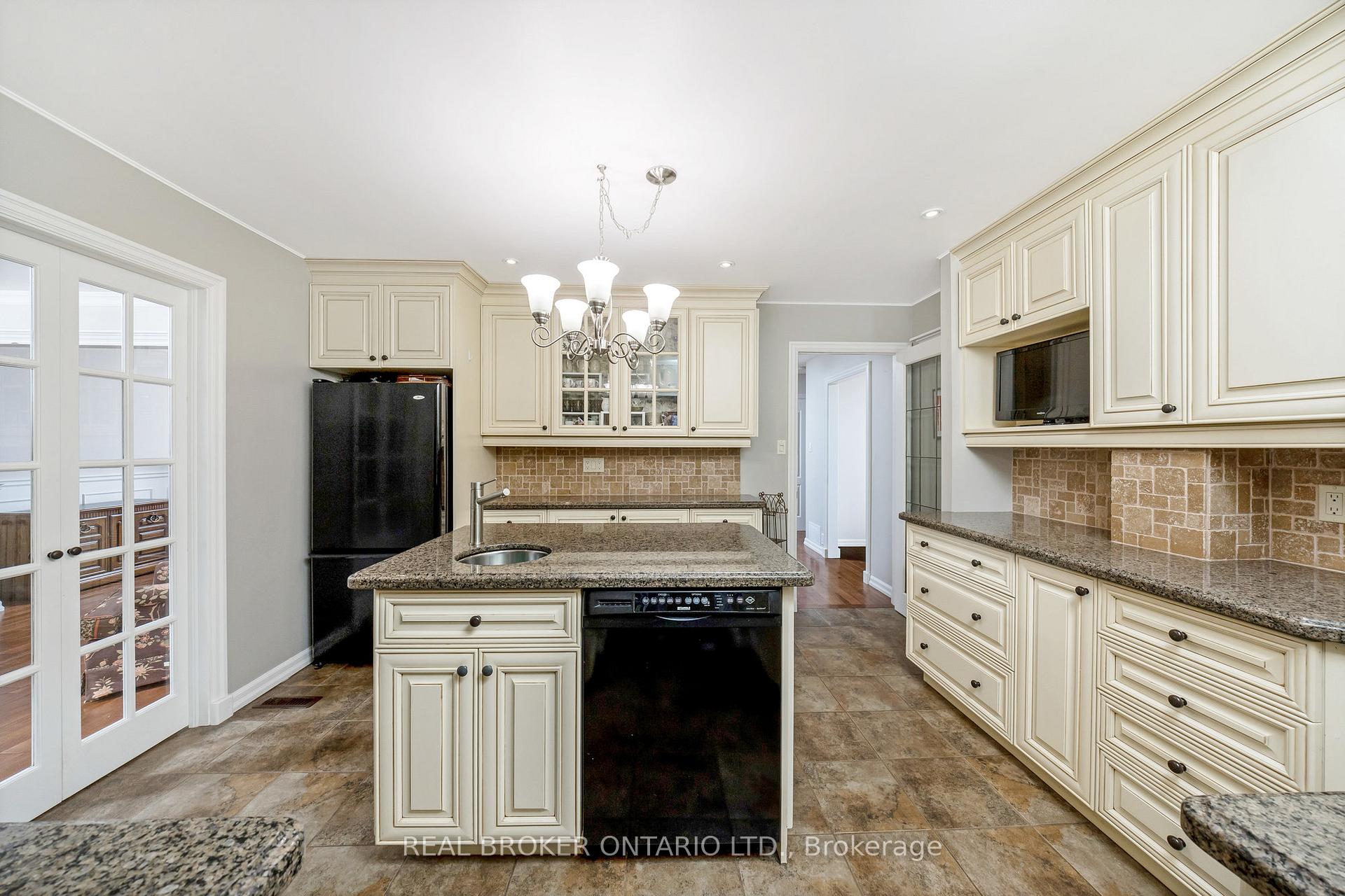 Photo 13 of 529 Moorelands Crescent, Milton, Timberlea — HOMEH