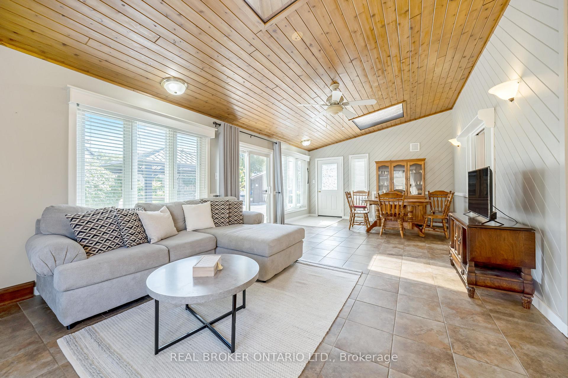 Photo 14 of 529 Moorelands Crescent, Milton, Timberlea — HOMEH