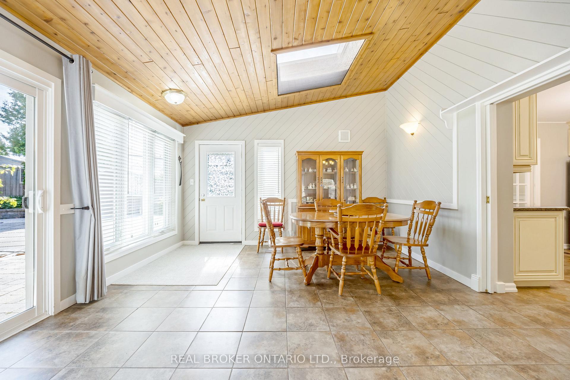 Photo 15 of 529 Moorelands Crescent, Milton, Timberlea — HOMEH