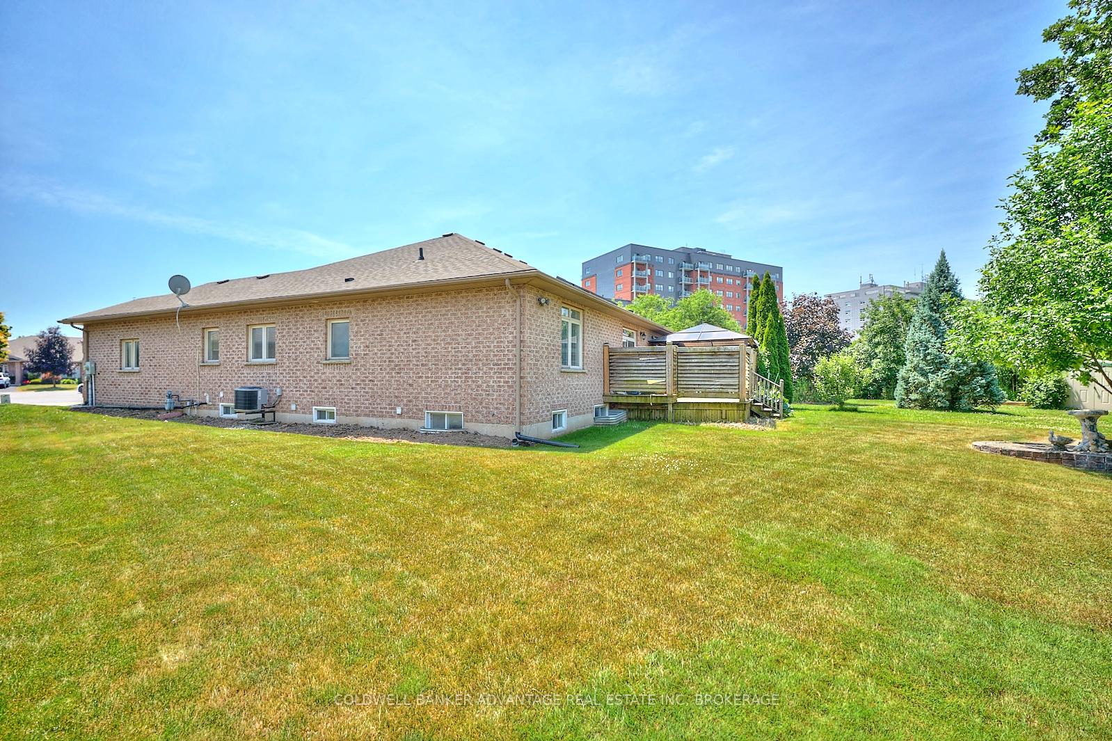 Photo 9 of 54 Bridgewater Court, Welland, N. Welland — HOMEH