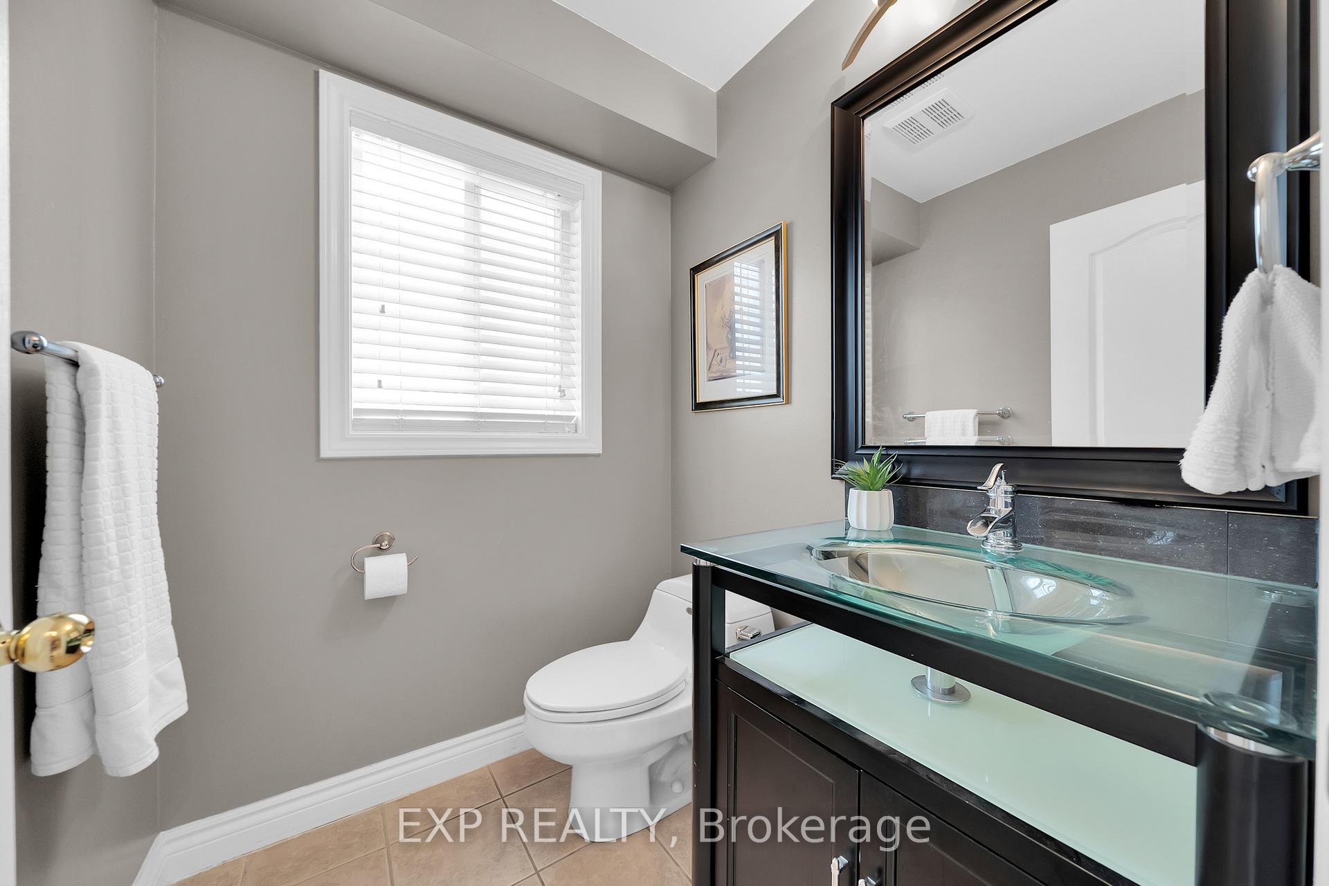 Photo 12 of 28 Ranchero Drive, Brampton, Fletcher's Meadow — HOMEH