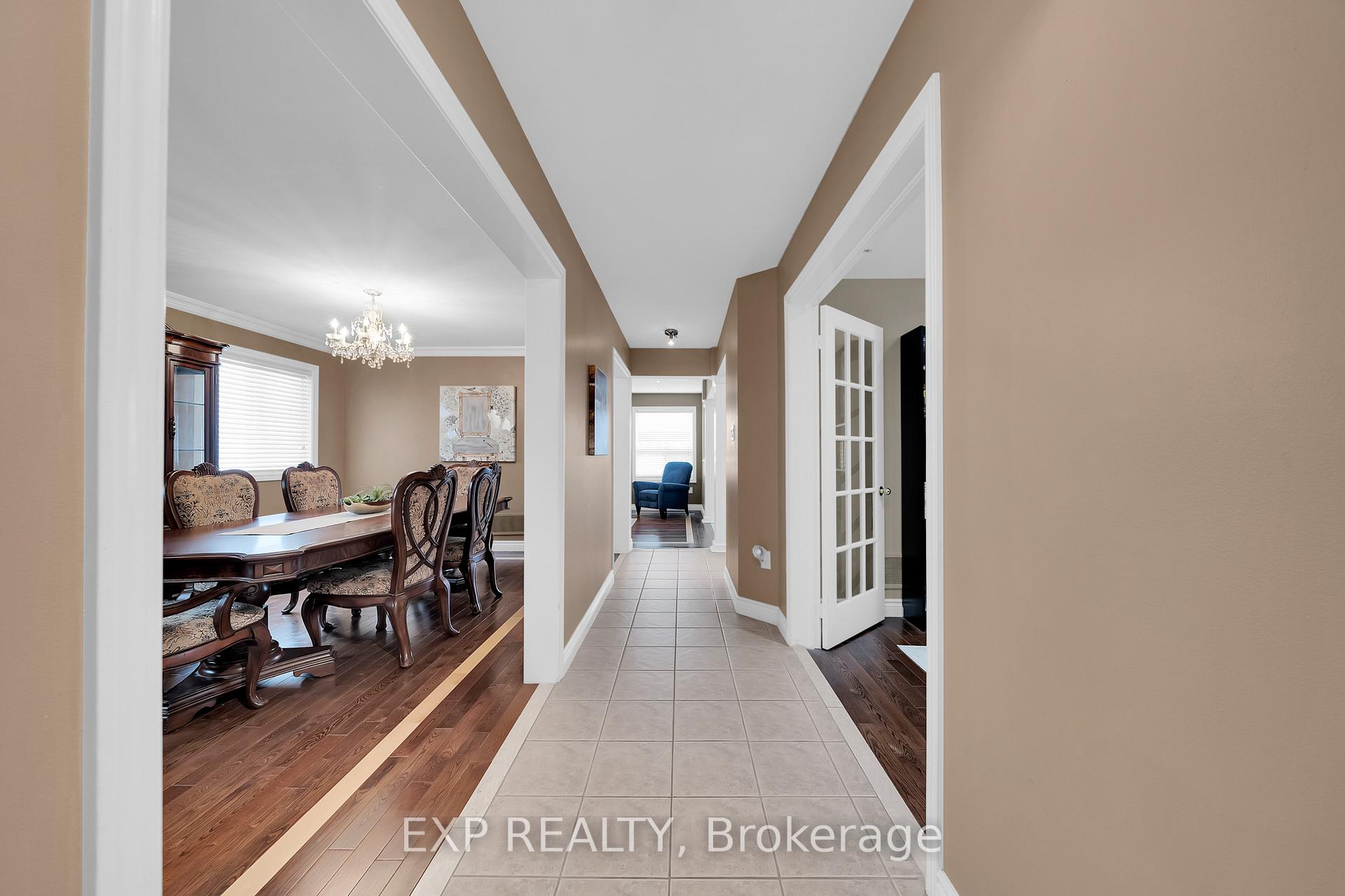Photo 3 of 28 Ranchero Drive, Brampton, Fletcher's Meadow — HOMEH
