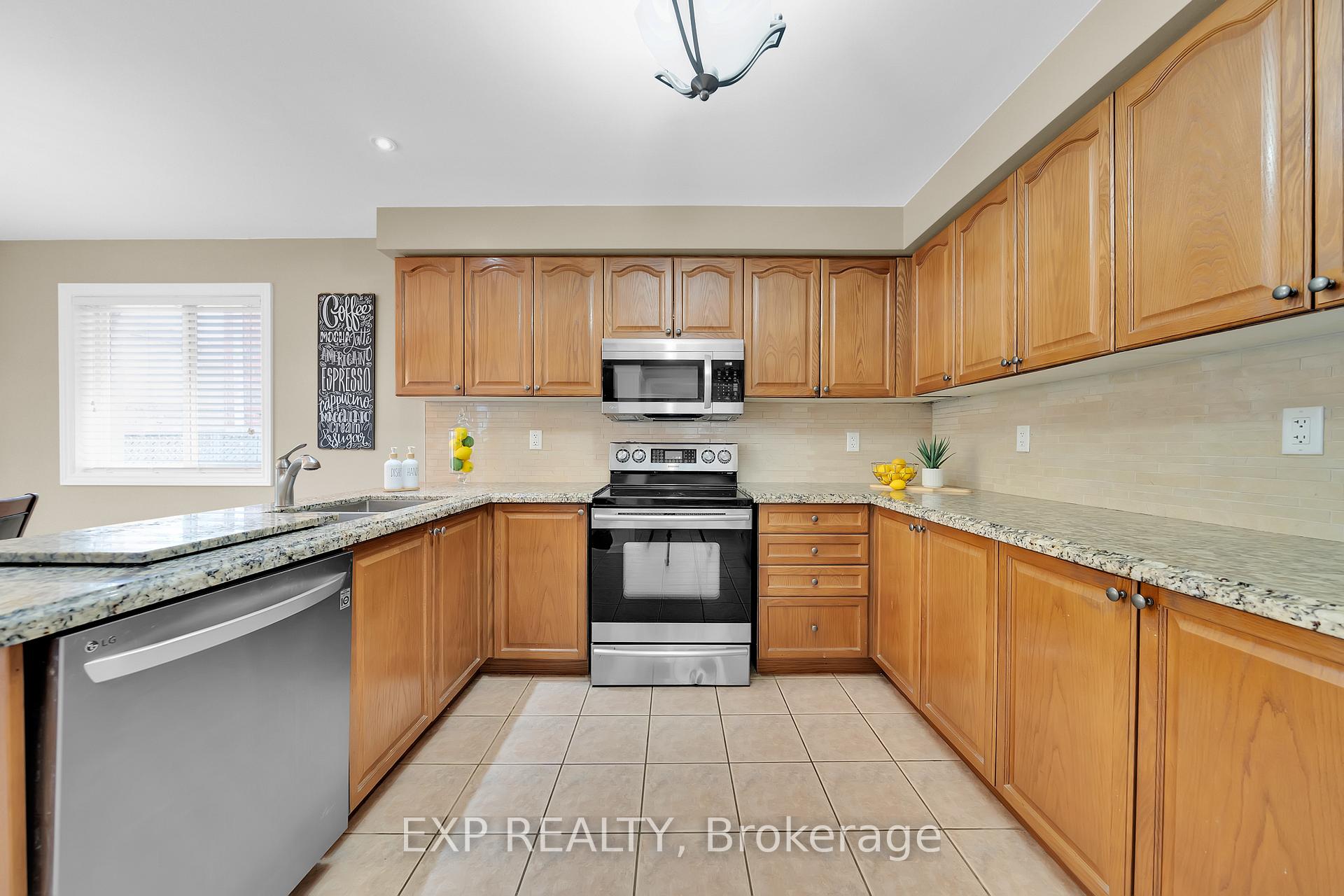 Photo 13 of 28 Ranchero Drive, Brampton, Fletcher's Meadow — HOMEH