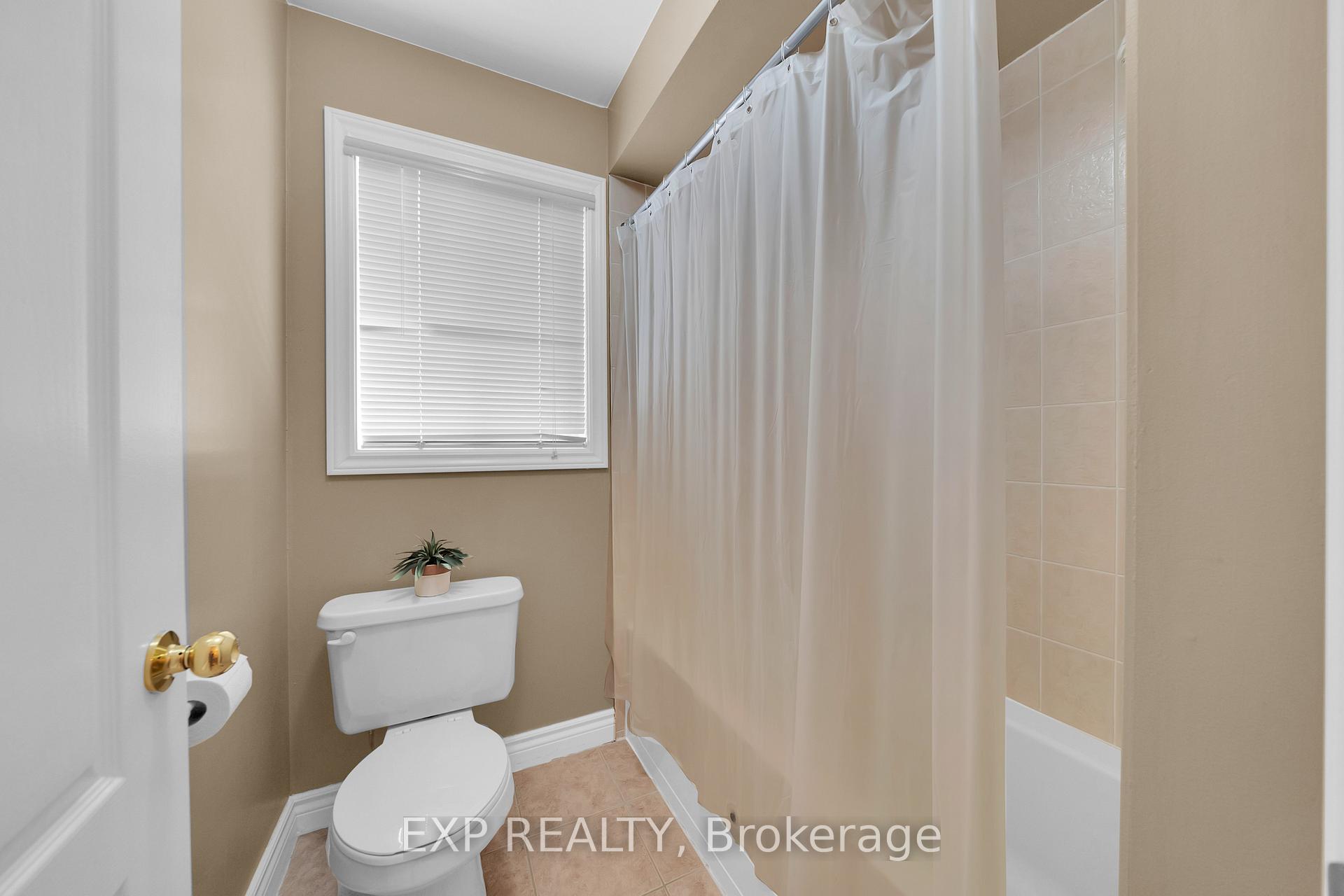 Photo 22 of 28 Ranchero Drive, Brampton, Fletcher's Meadow — HOMEH