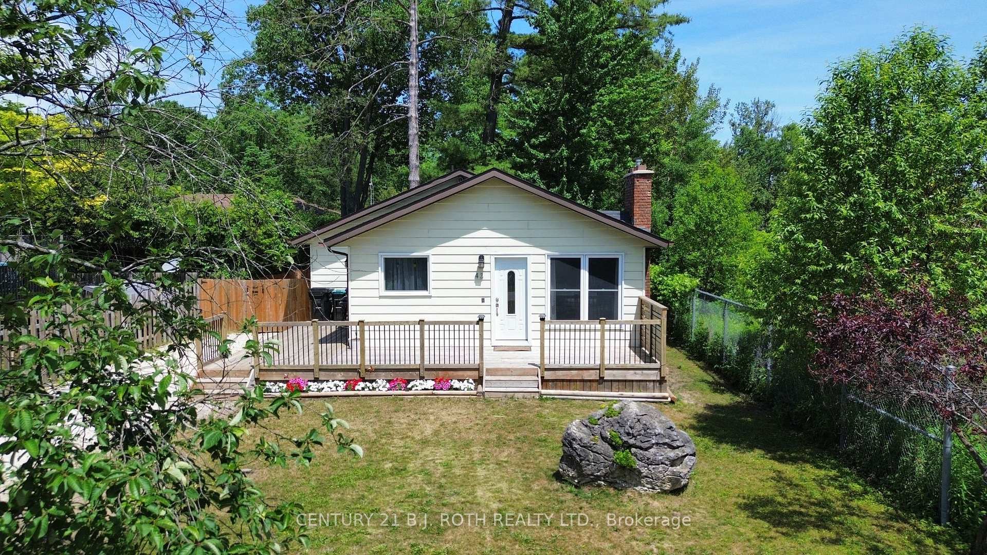 Photo 1 of 43 Elm Drive, Wasaga Beach — HOMEH
