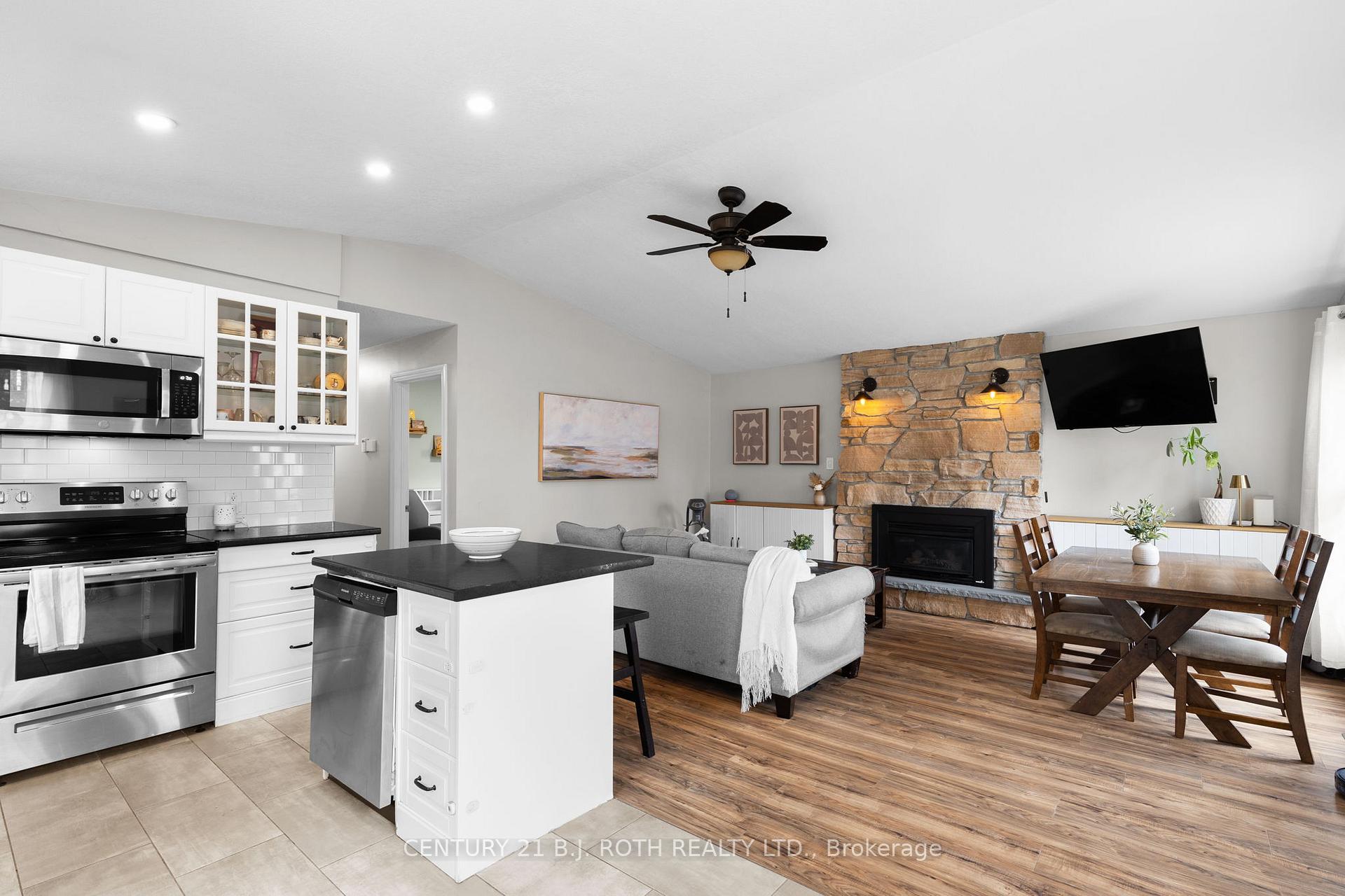 Photo 2 of 43 Elm Drive, Wasaga Beach — HOMEH