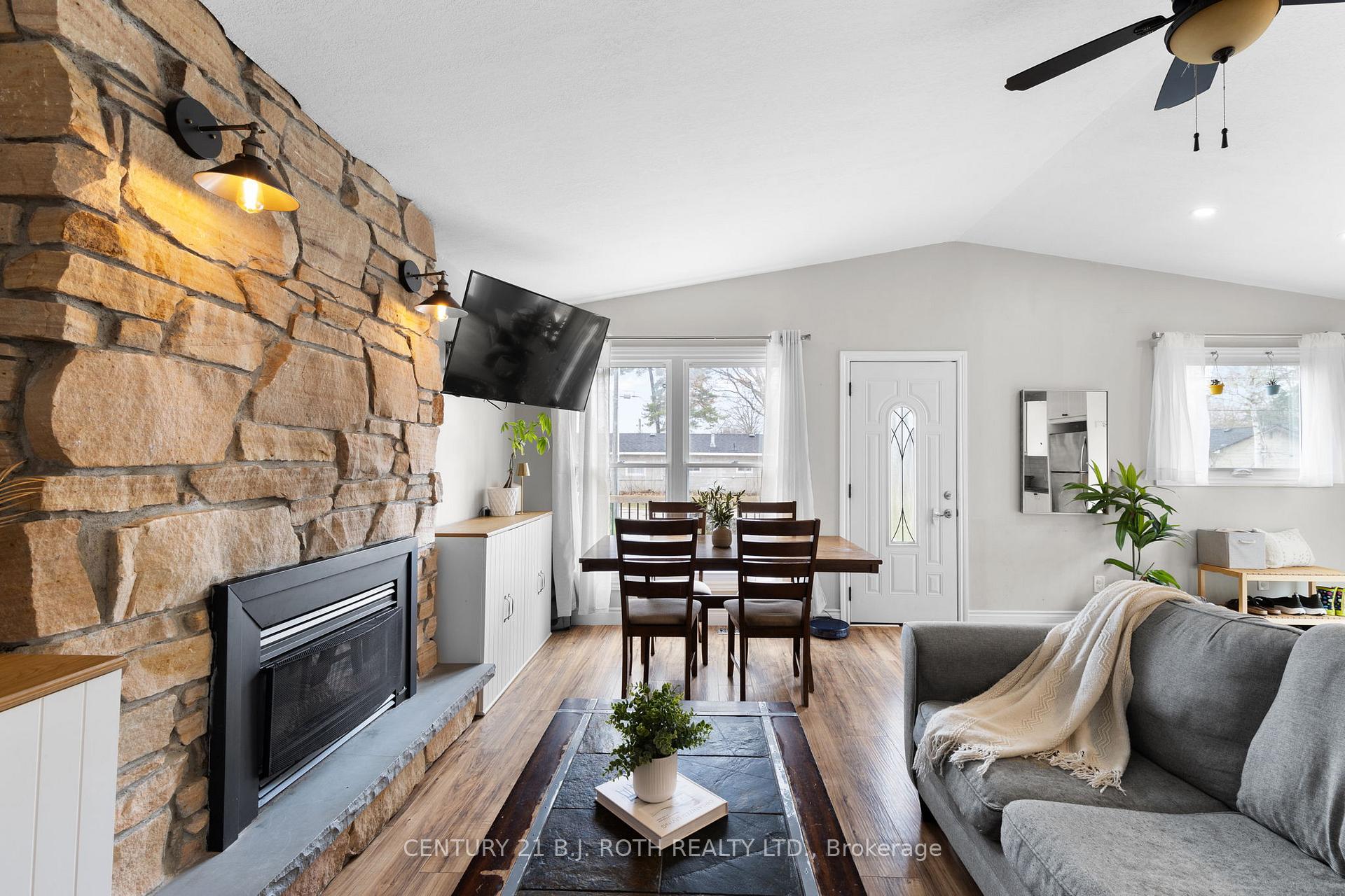 Photo 7 of 43 Elm Drive, Wasaga Beach — HOMEH