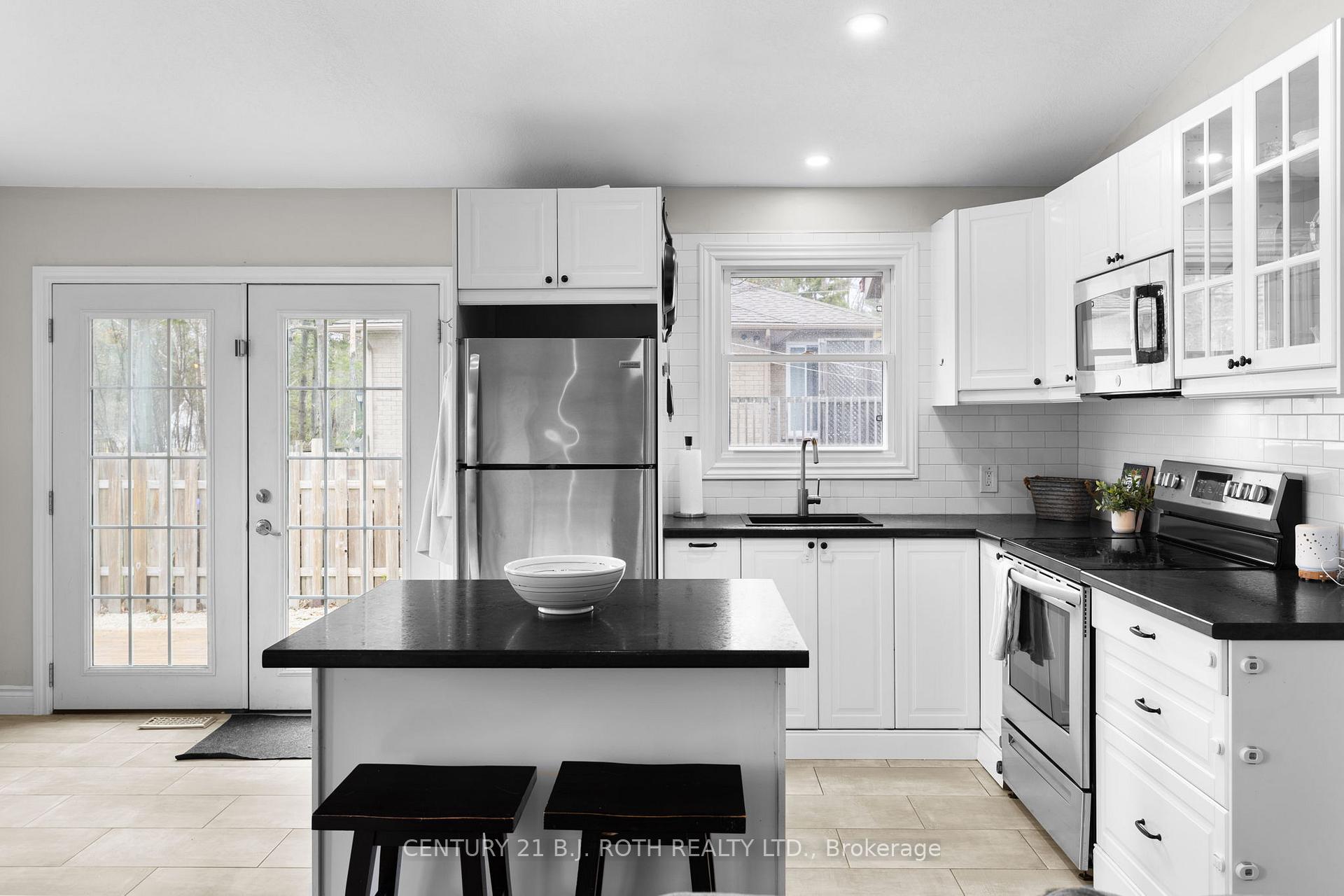 Photo 12 of 43 Elm Drive, Wasaga Beach — HOMEH