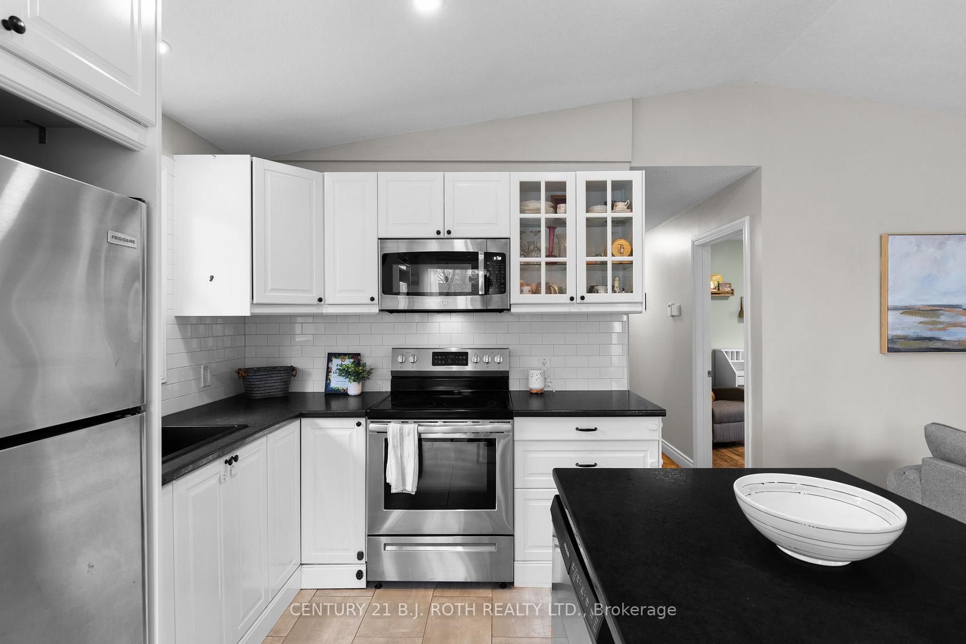 Photo 10 of 43 Elm Drive, Wasaga Beach — HOMEH