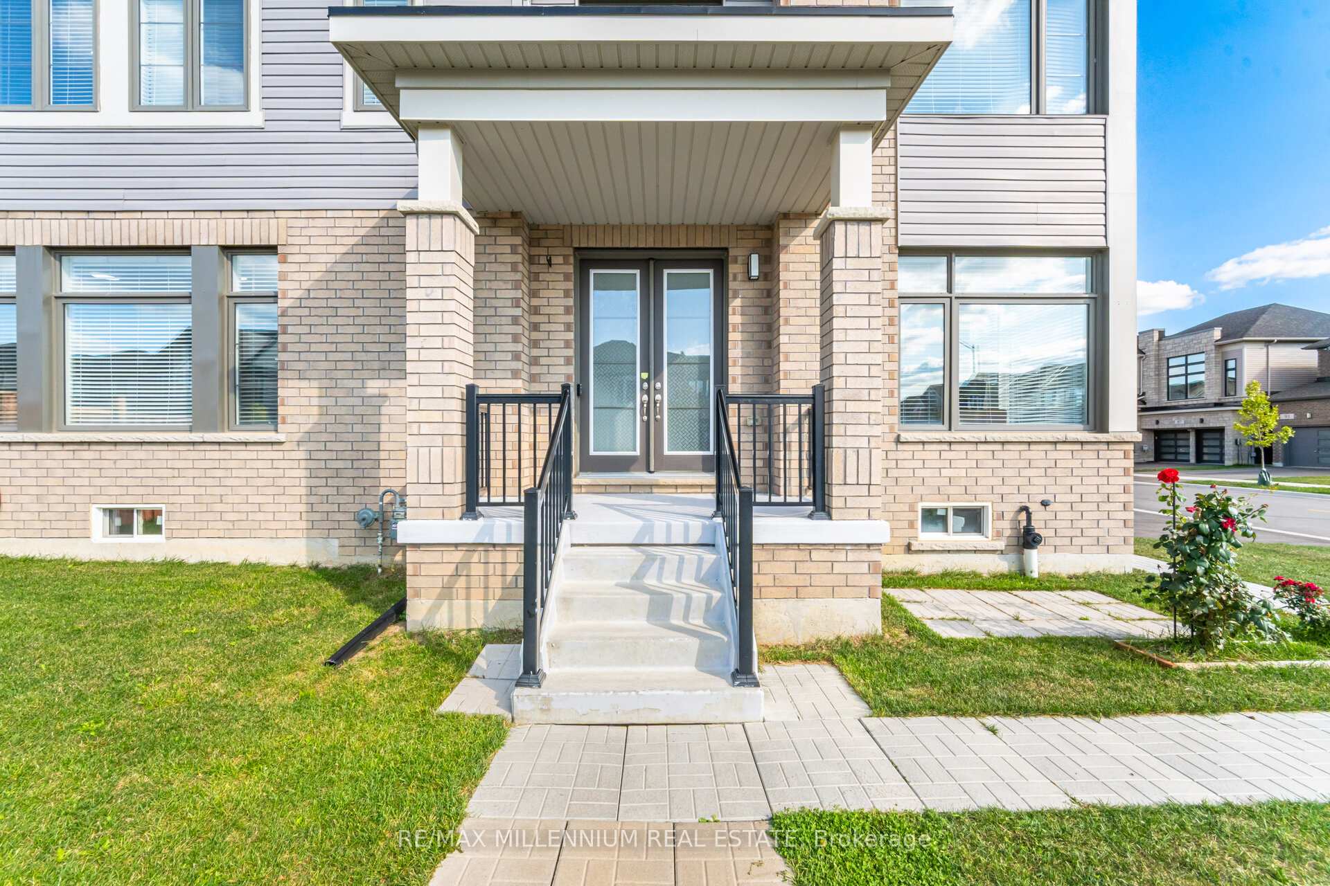 Photo 2 of 96 Yale Drive, Hamilton, Mount Hope — HOMEH