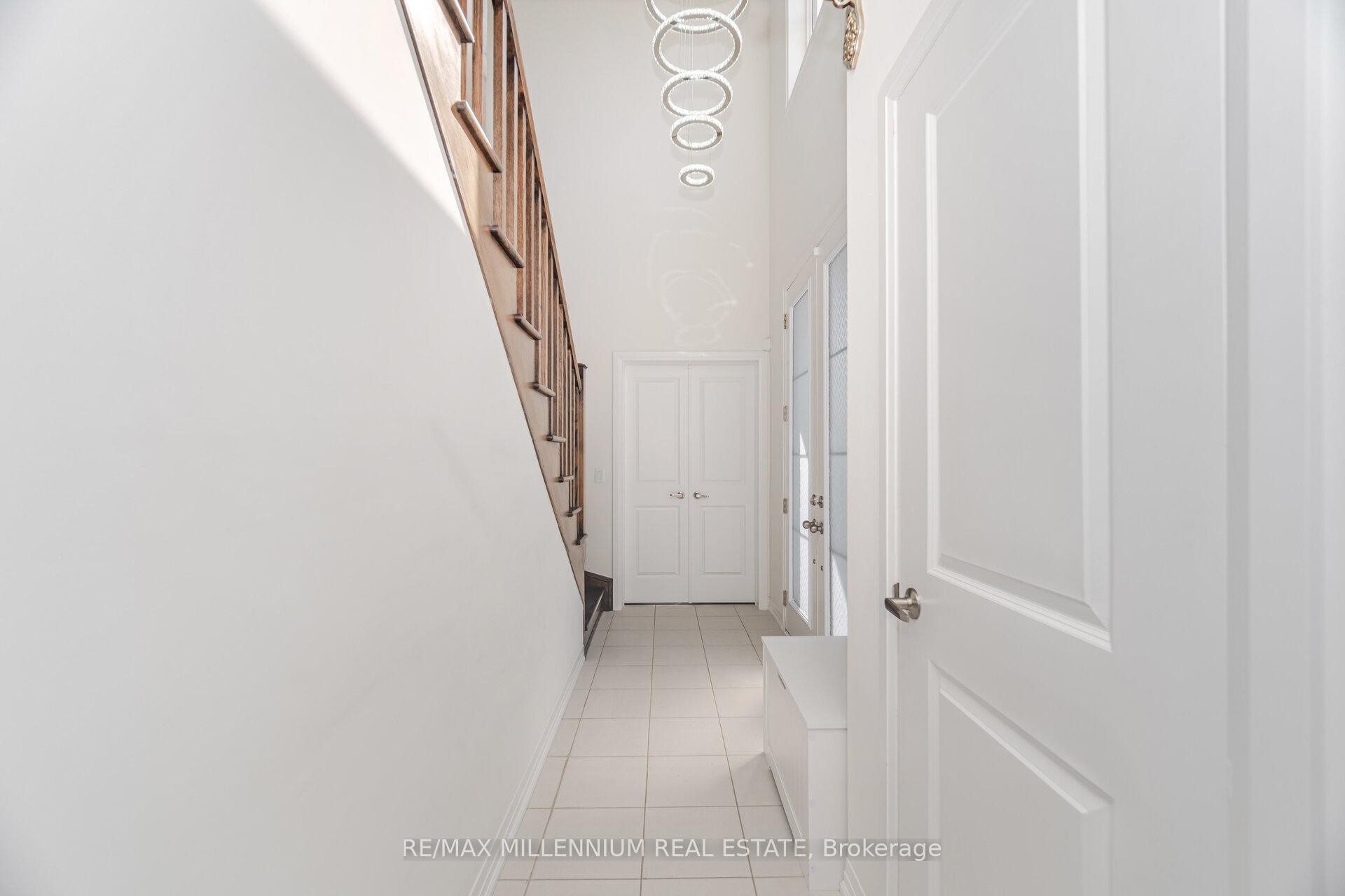Photo 5 of 96 Yale Drive, Hamilton, Mount Hope — HOMEH