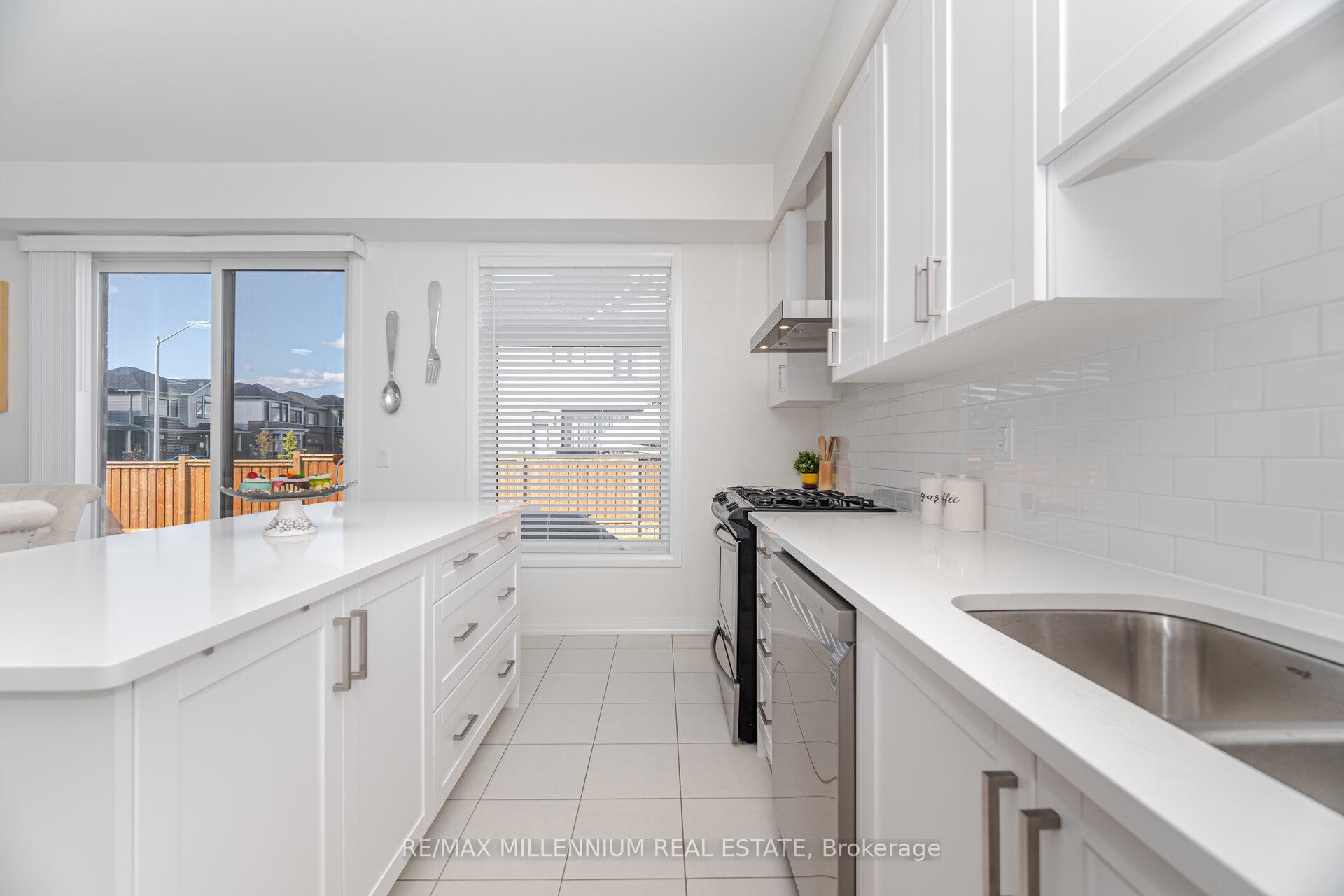 Photo 17 of 96 Yale Drive, Hamilton, Mount Hope — HOMEH