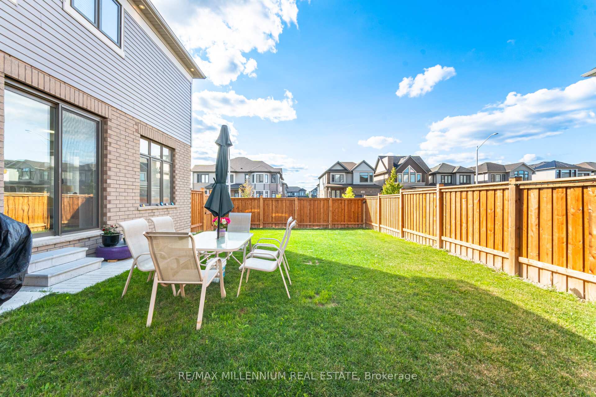 Photo 33 of 96 Yale Drive, Hamilton, Mount Hope — HOMEH