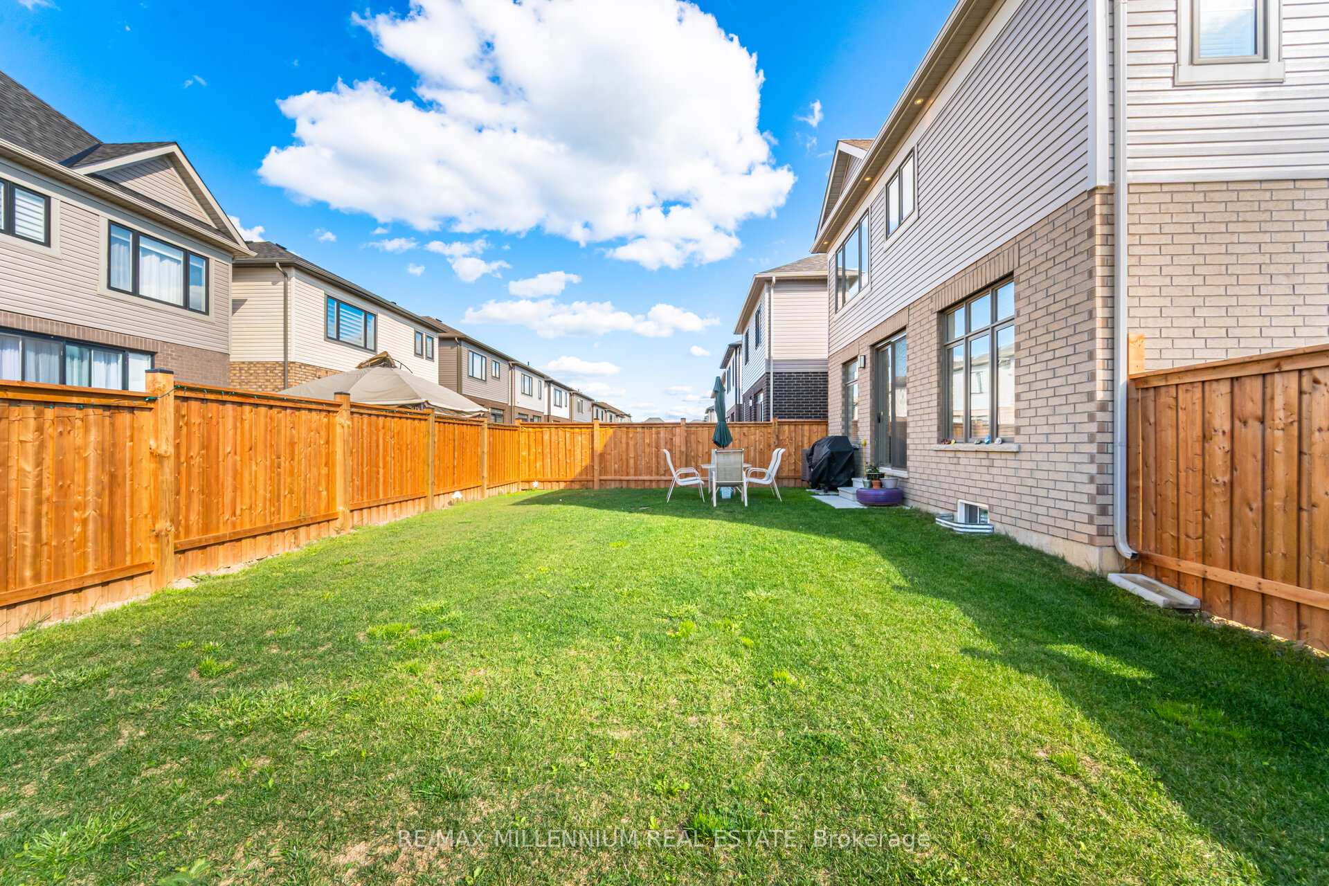 Photo 35 of 96 Yale Drive, Hamilton, Mount Hope — HOMEH