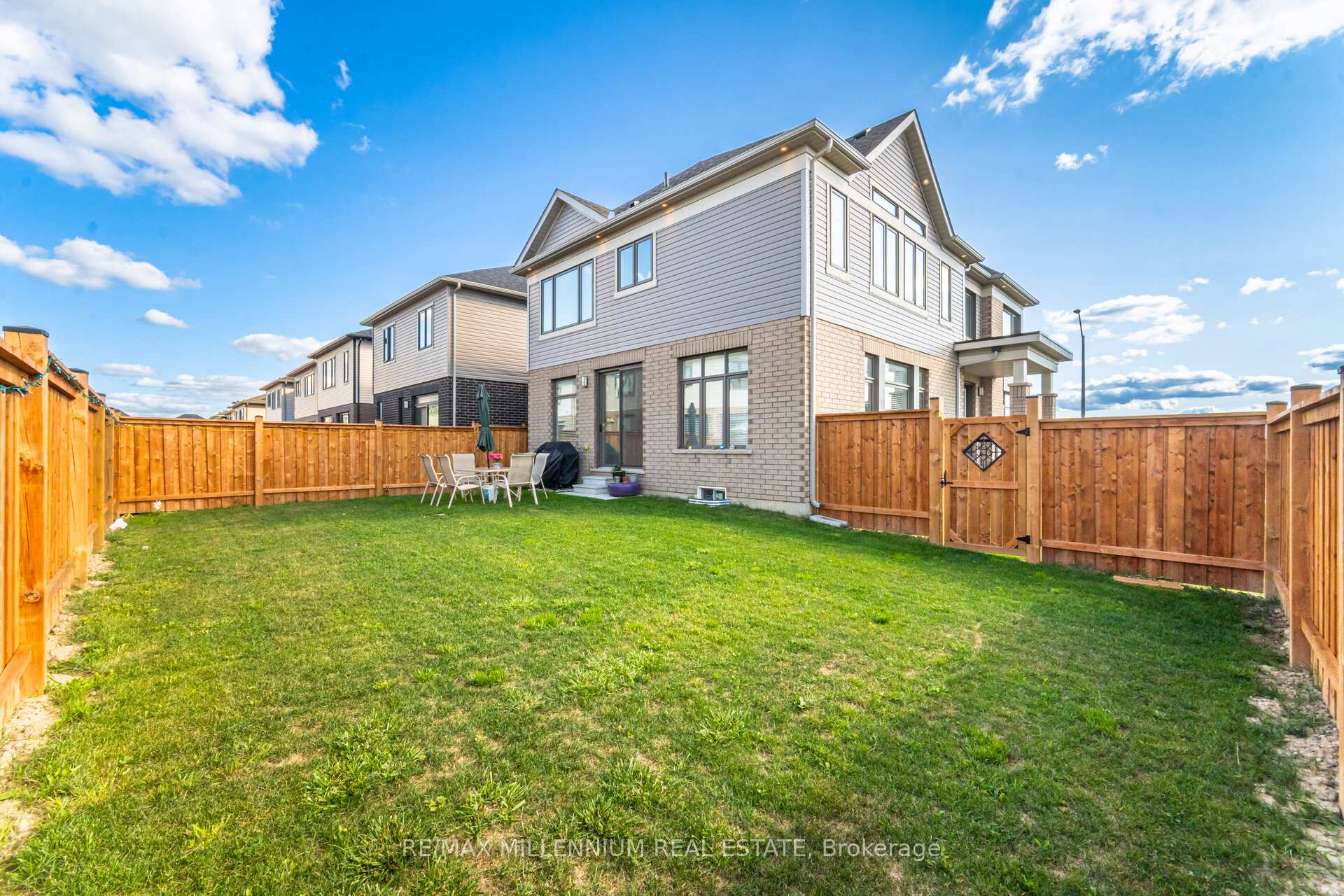 Photo 34 of 96 Yale Drive, Hamilton, Mount Hope — HOMEH