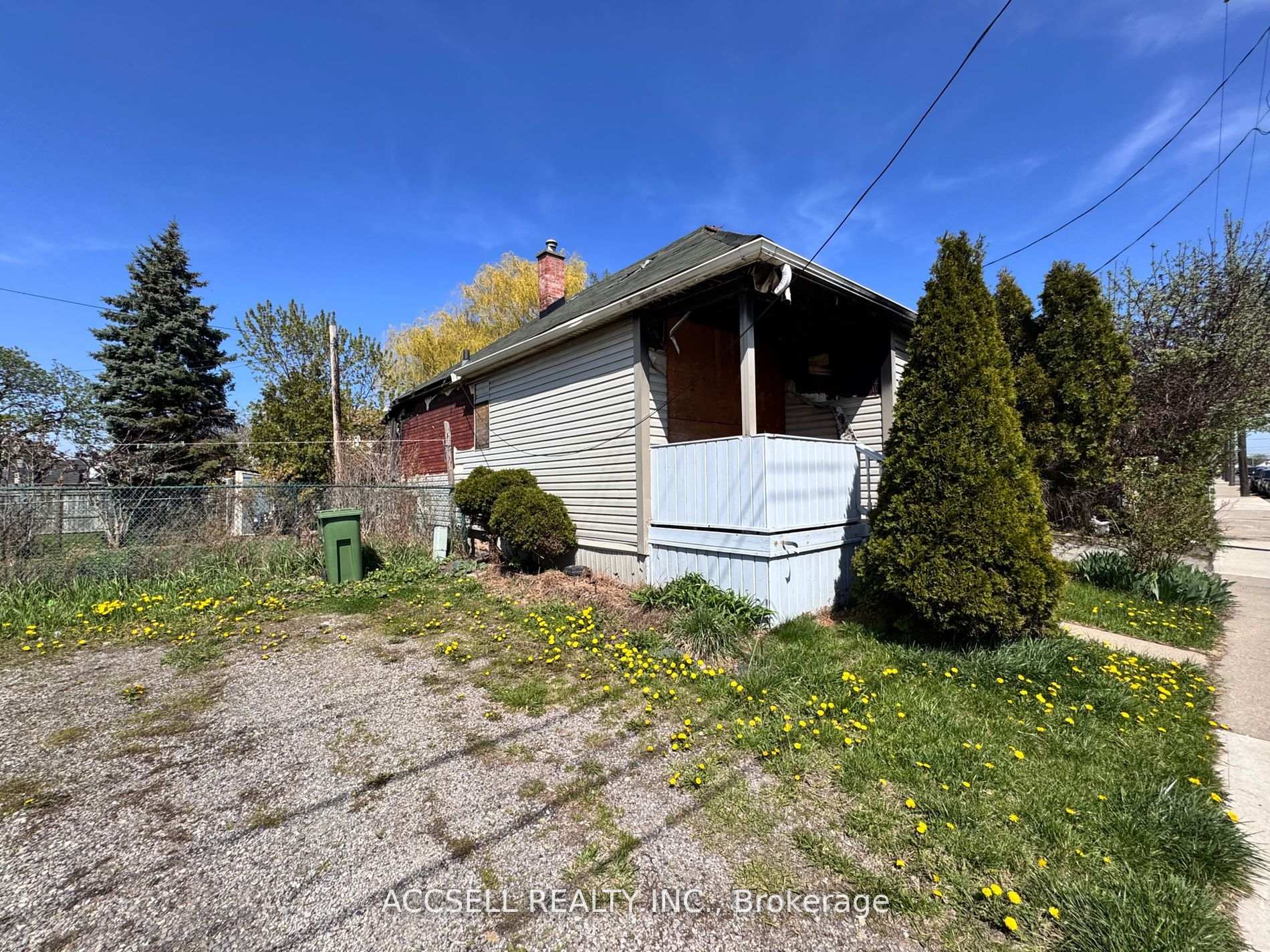 Photo 1 of 1371 Cannon Street E, Hamilton, Crown Point — HOMEH