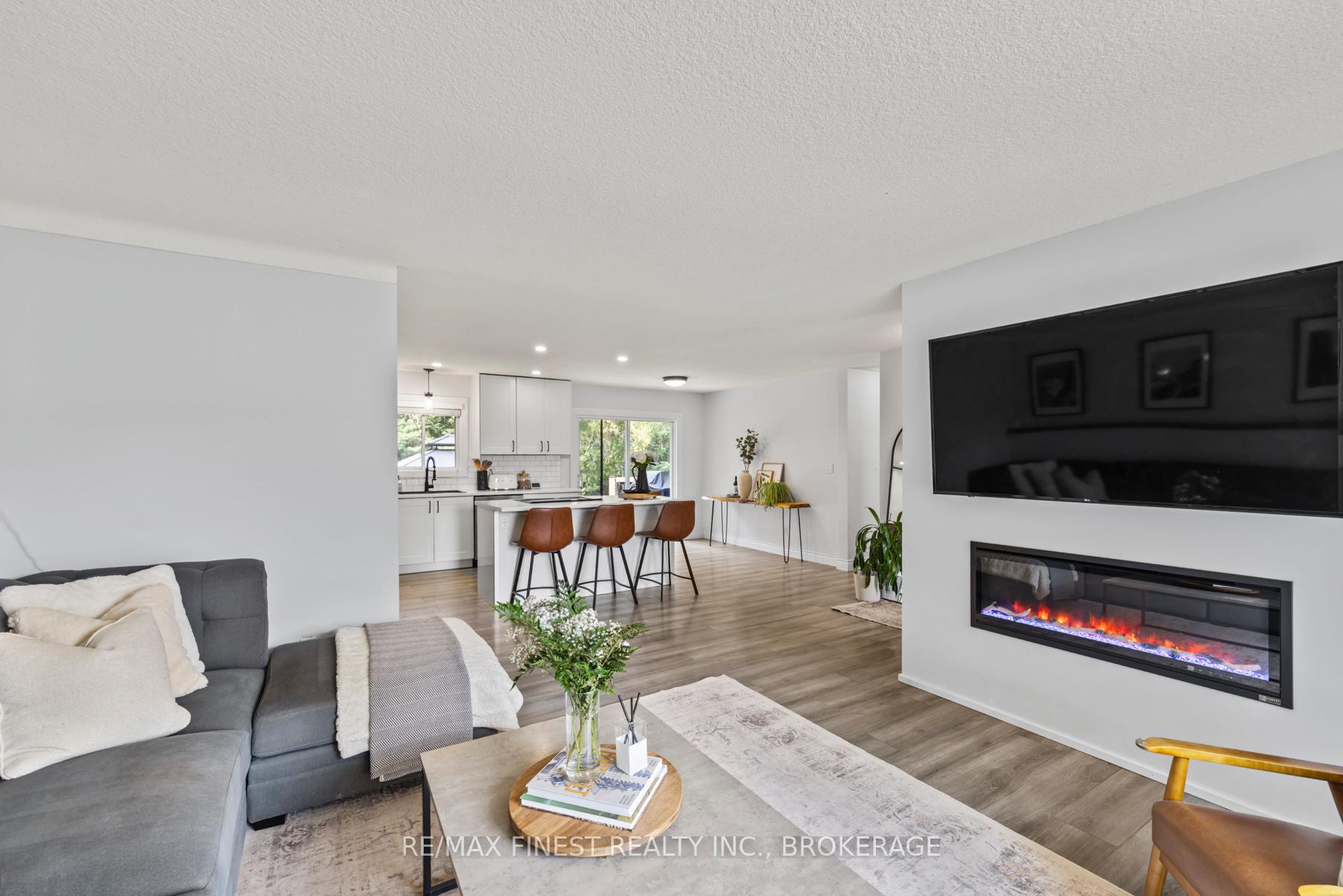Photo 10 of 2090 Burbrook Road, Kingston, City North of 401 — HOMEH