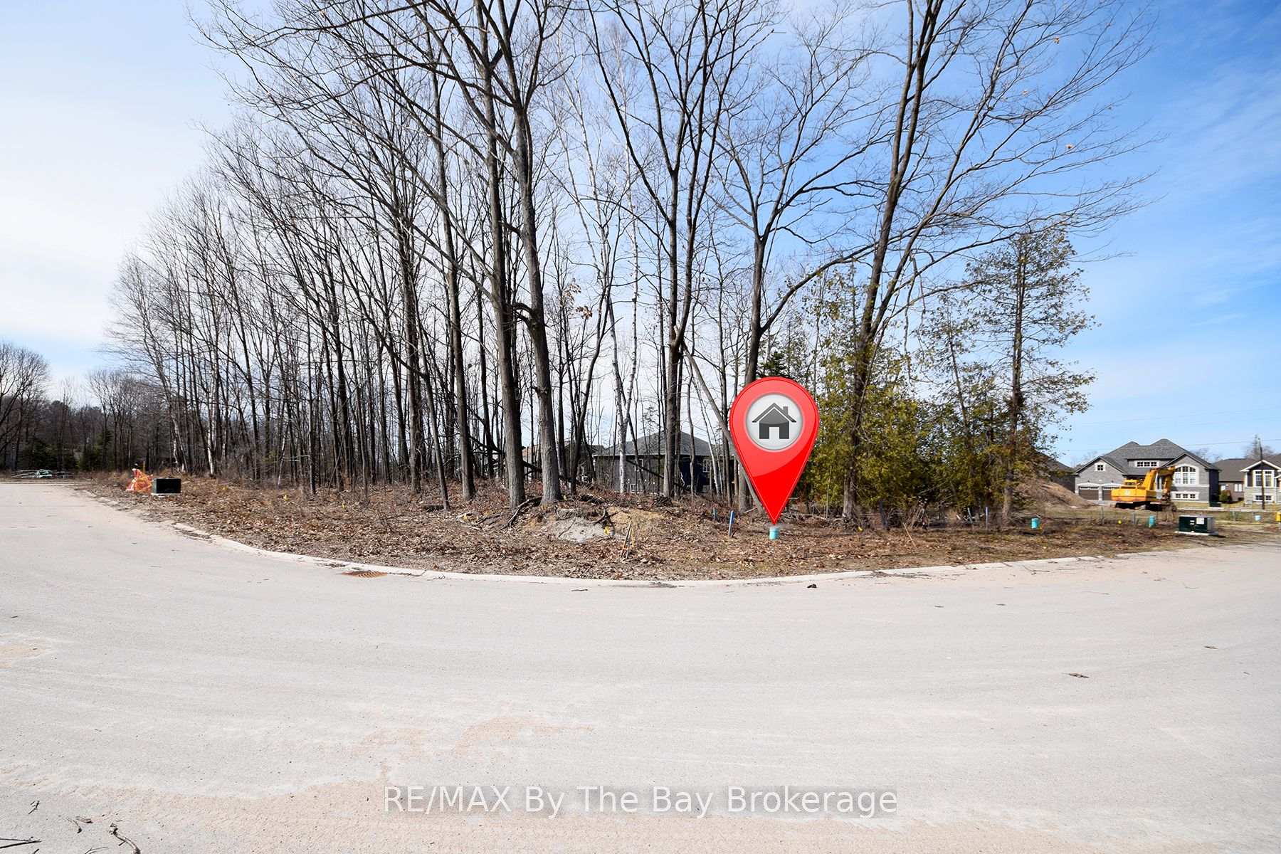 Photo 5 of 34 Joanne Crescent, Wasaga Beach — HOMEH