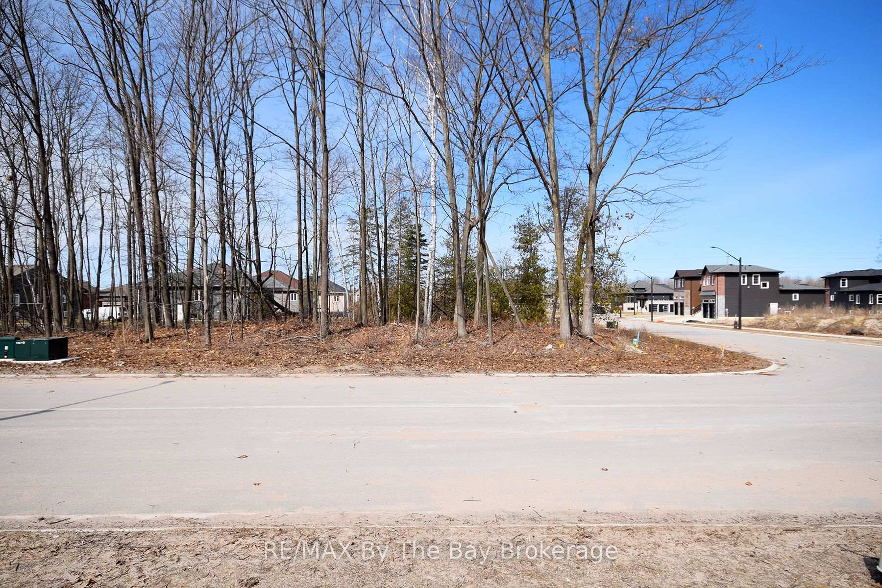 Photo 9 of 34 Joanne Crescent, Wasaga Beach — HOMEH