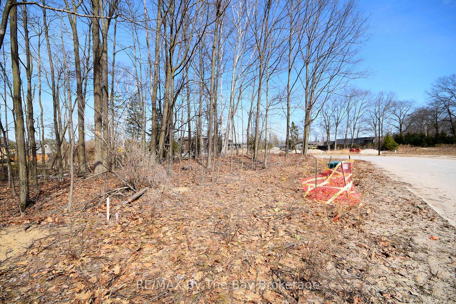 Photo 11 of 34 Joanne Crescent, Wasaga Beach — HOMEH