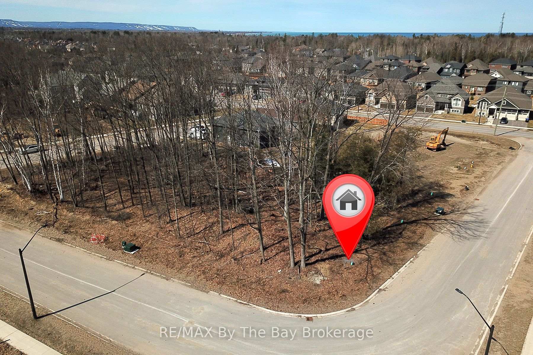 Photo 12 of 34 Joanne Crescent, Wasaga Beach — HOMEH