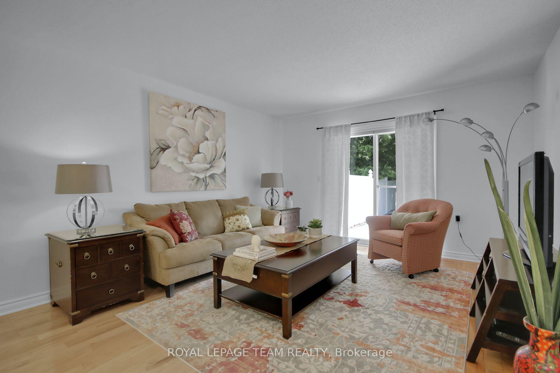 Photo 8 of 9 Weaver Crescent, Ottawa, Kanata - Kanata Lakes/Heritage Hills — HOMEH