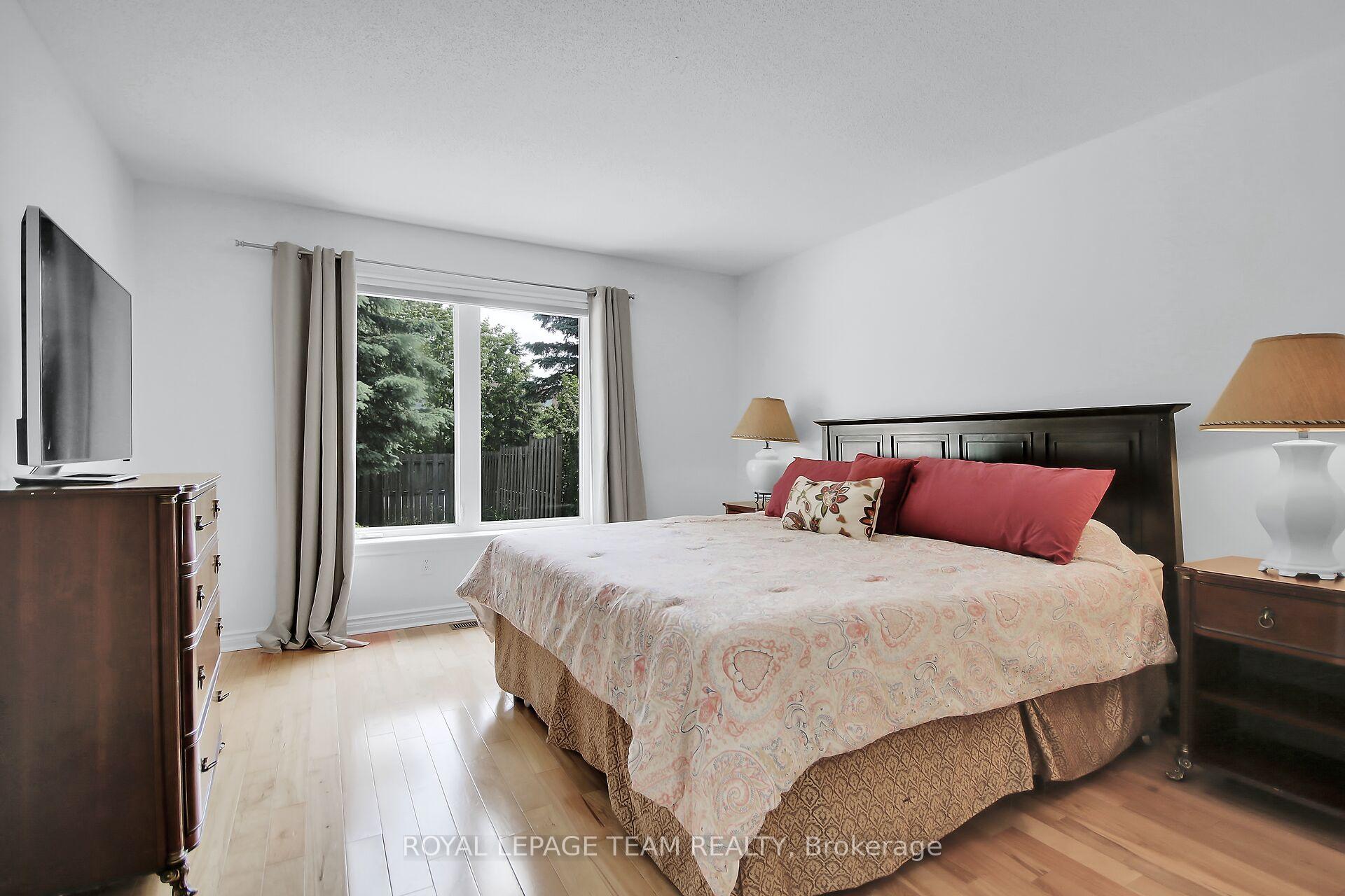 Photo 13 of 9 Weaver Crescent, Ottawa, Kanata - Kanata Lakes/Heritage Hills — HOMEH