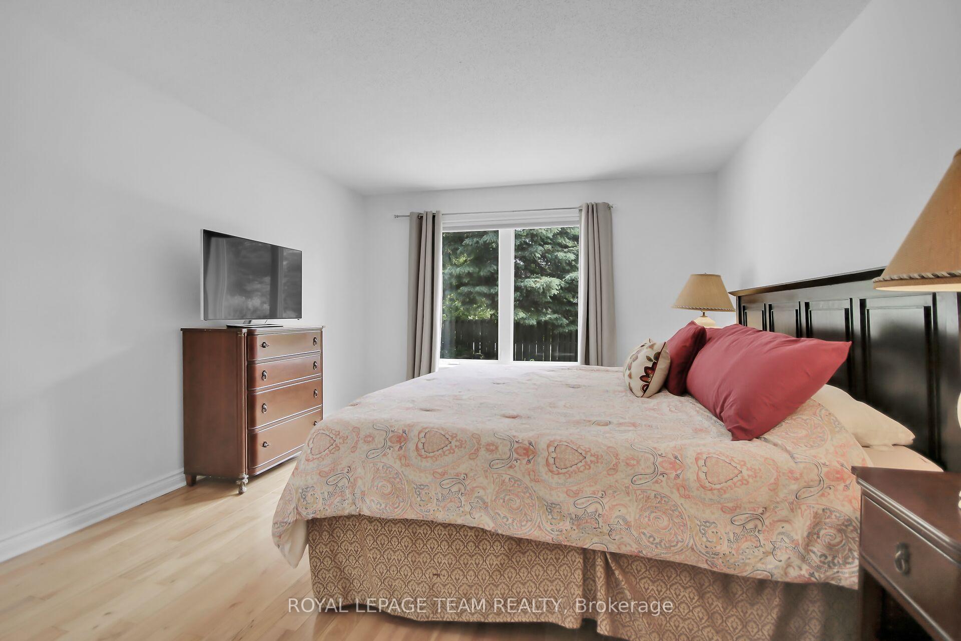 Photo 25 of 9 Weaver Crescent, Ottawa, Kanata - Kanata Lakes/Heritage Hills — HOMEH