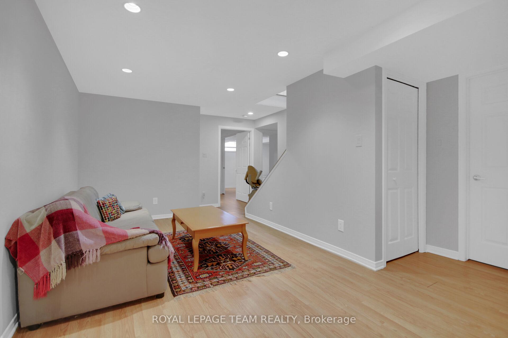 Photo 12 of 9 Weaver Crescent, Ottawa, Kanata - Kanata Lakes/Heritage Hills — HOMEH