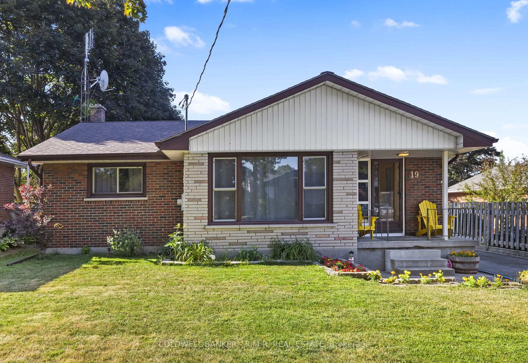 Photo 1 of 19 Parkway Crescent, Clarington, Bowmanville — HOMEH