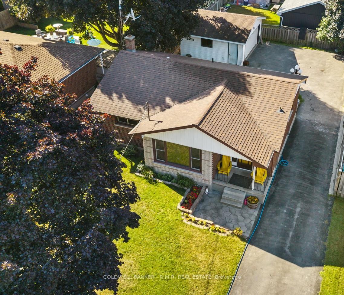 Photo 3 of 19 Parkway Crescent, Clarington, Bowmanville — HOMEH