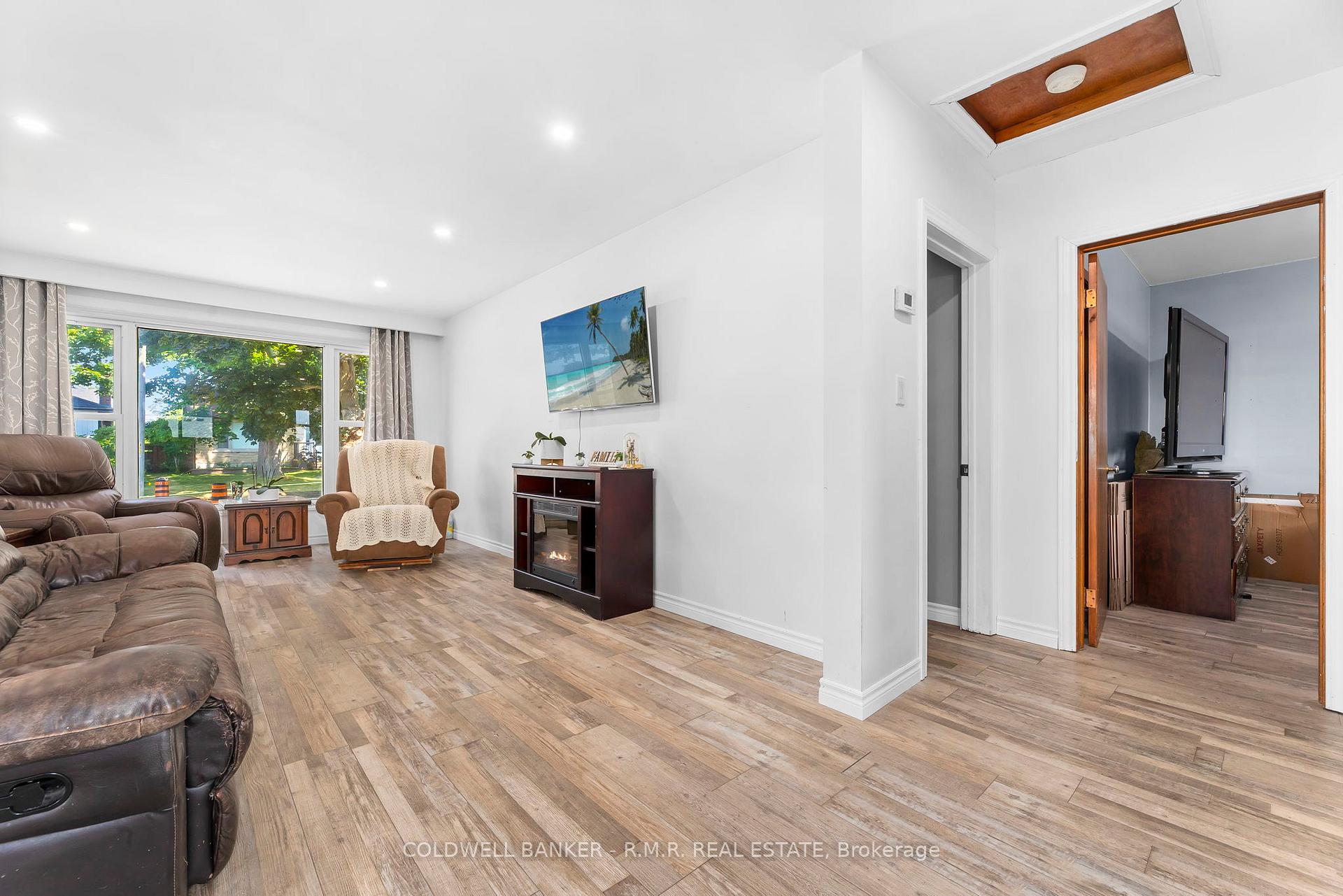 Photo 8 of 19 Parkway Crescent, Clarington, Bowmanville — HOMEH