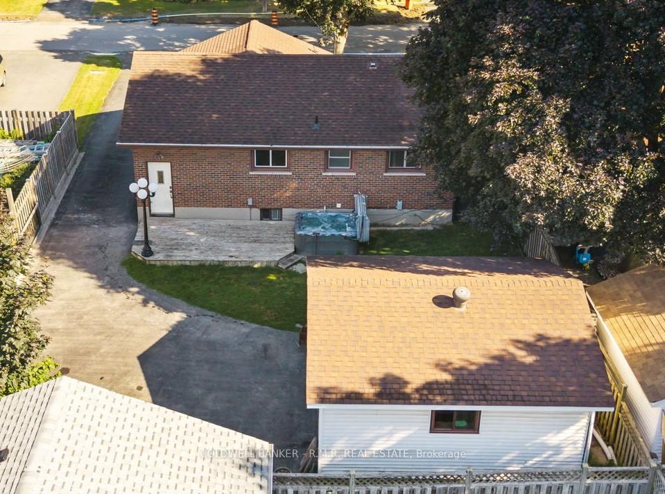 Photo 12 of 19 Parkway Crescent, Clarington, Bowmanville — HOMEH