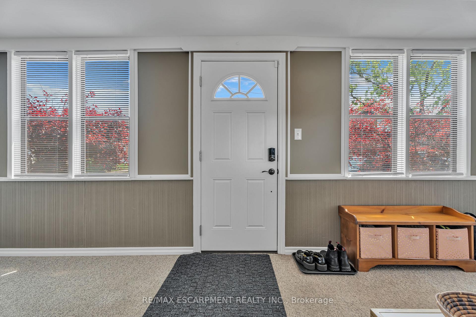 Photo 8 of 77 Robins Avenue, Hamilton, Crown Point — HOMEH