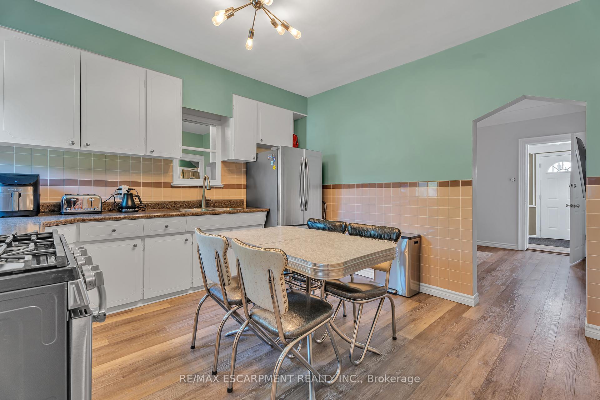 Photo 23 of 77 Robins Avenue, Hamilton, Crown Point — HOMEH