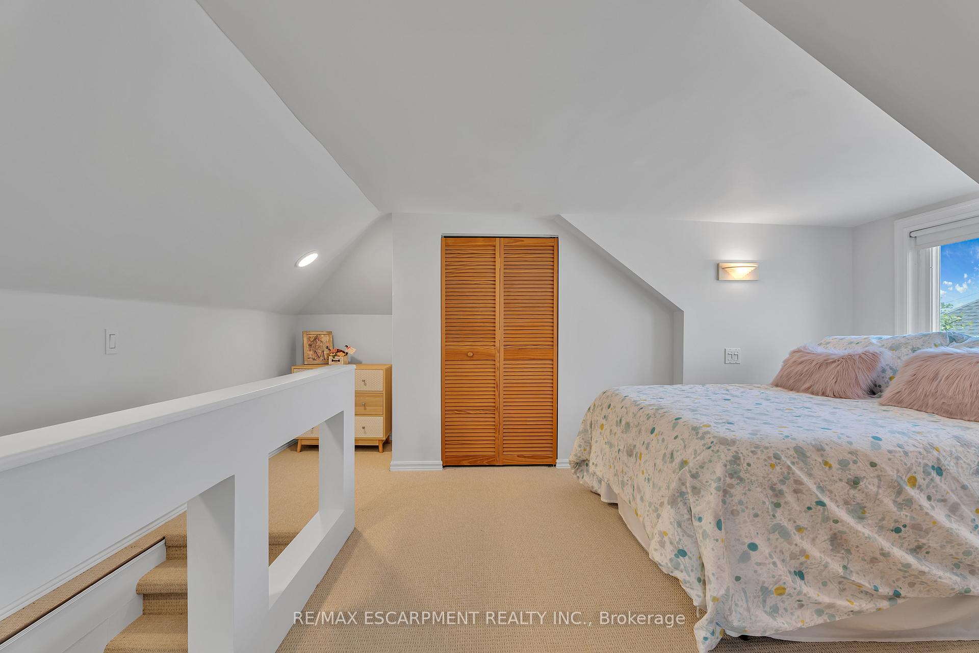 Photo 20 of 77 Robins Avenue, Hamilton, Crown Point — HOMEH