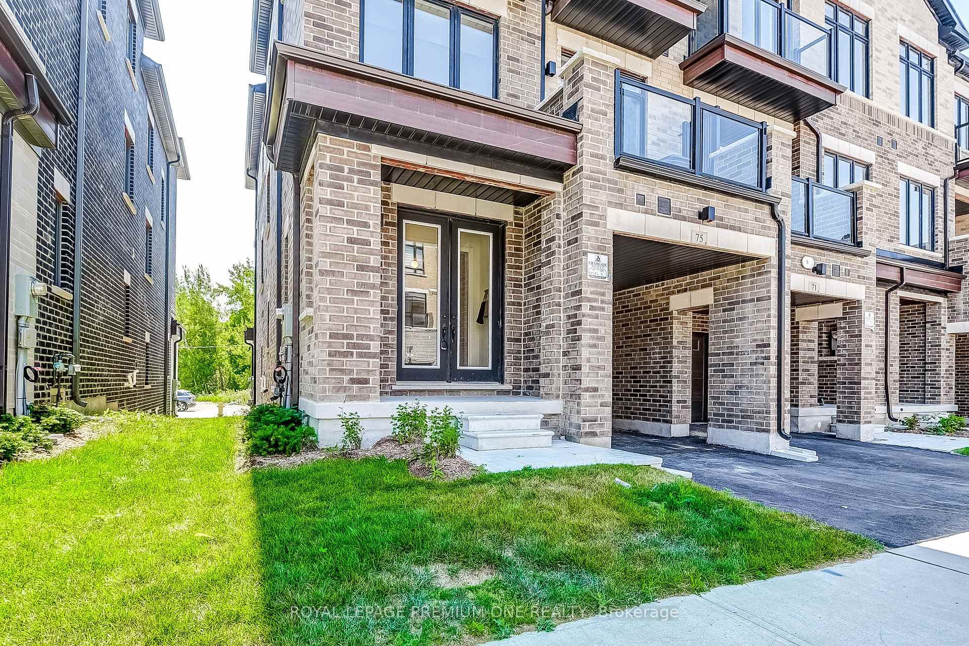 Photo 11 of 75 Tennant Circle N, Vaughan, Vellore Village — HOMEH