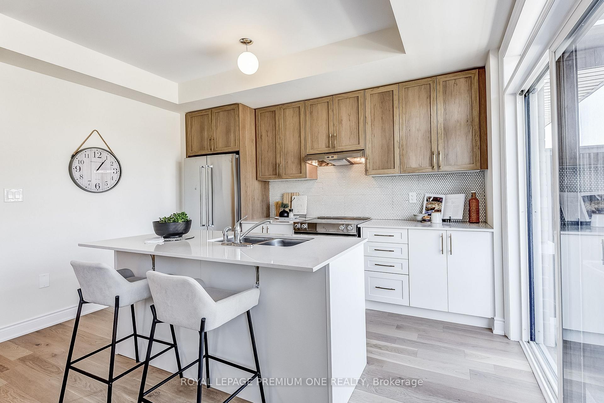 Photo 23 of 75 Tennant Circle N, Vaughan, Vellore Village — HOMEH