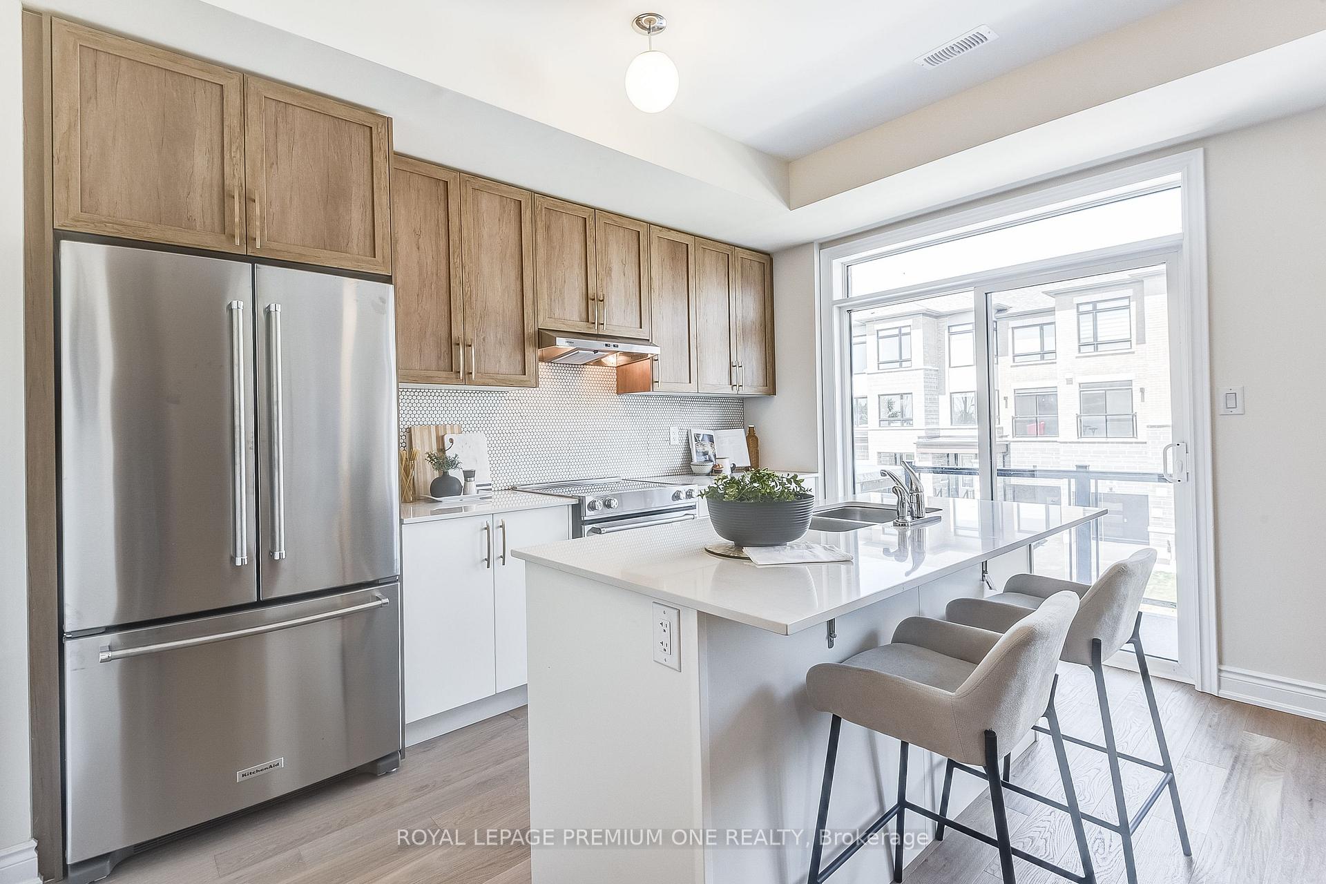 Photo 5 of 75 Tennant Circle N, Vaughan, Vellore Village — HOMEH