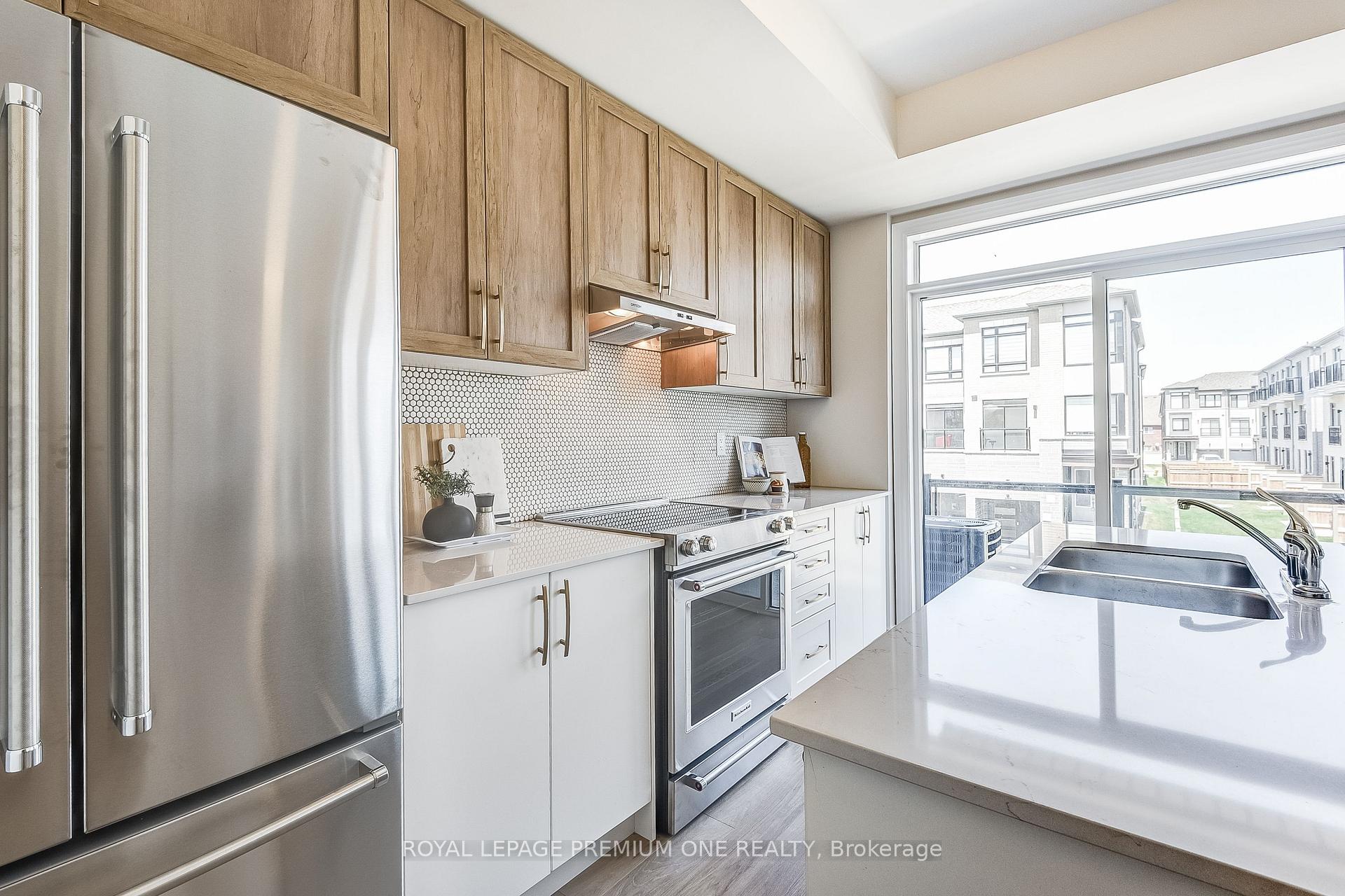 Photo 7 of 75 Tennant Circle N, Vaughan, Vellore Village — HOMEH