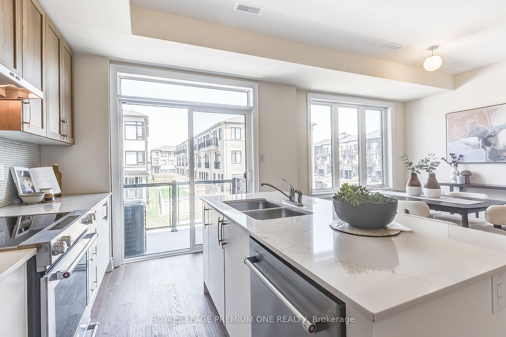 Photo 22 of 75 Tennant Circle N, Vaughan, Vellore Village — HOMEH