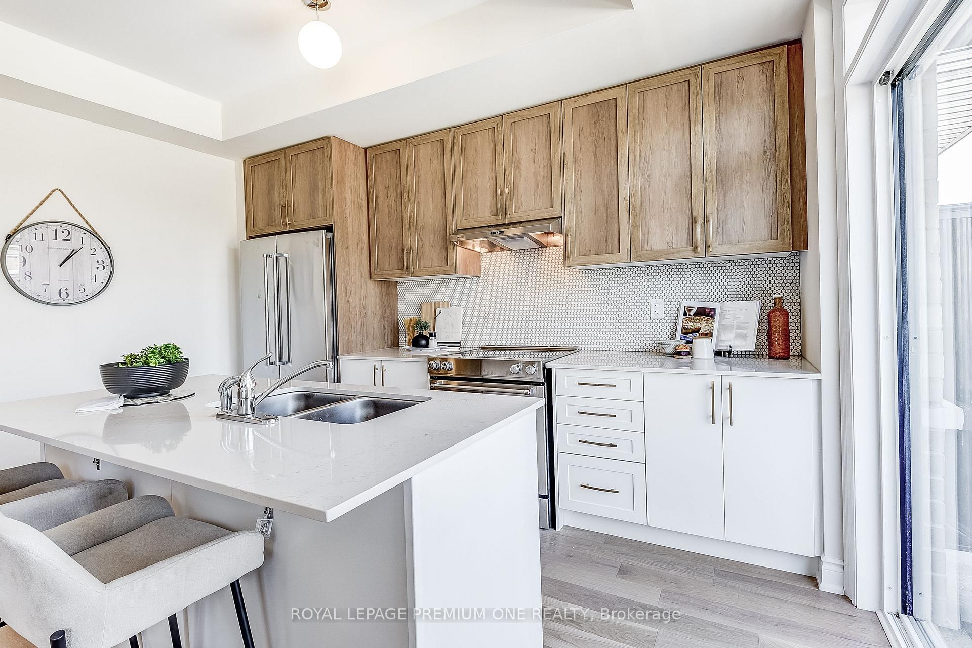 Photo 27 of 75 Tennant Circle N, Vaughan, Vellore Village — HOMEH