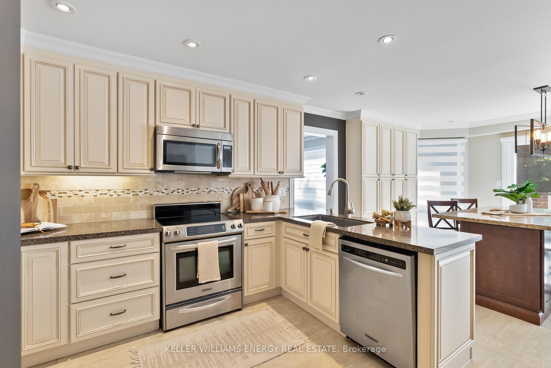 Photo 11 of 807 Regal Crescent, Pickering, Dunbarton — HOMEH