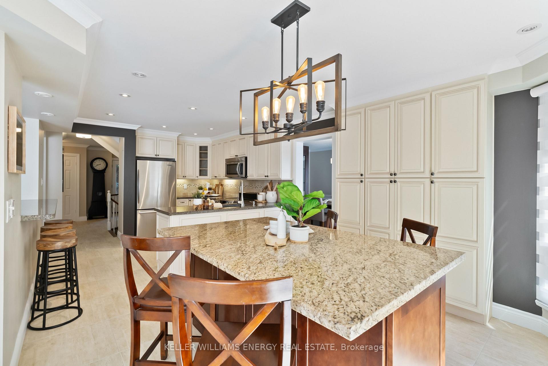 Photo 13 of 807 Regal Crescent, Pickering, Dunbarton — HOMEH